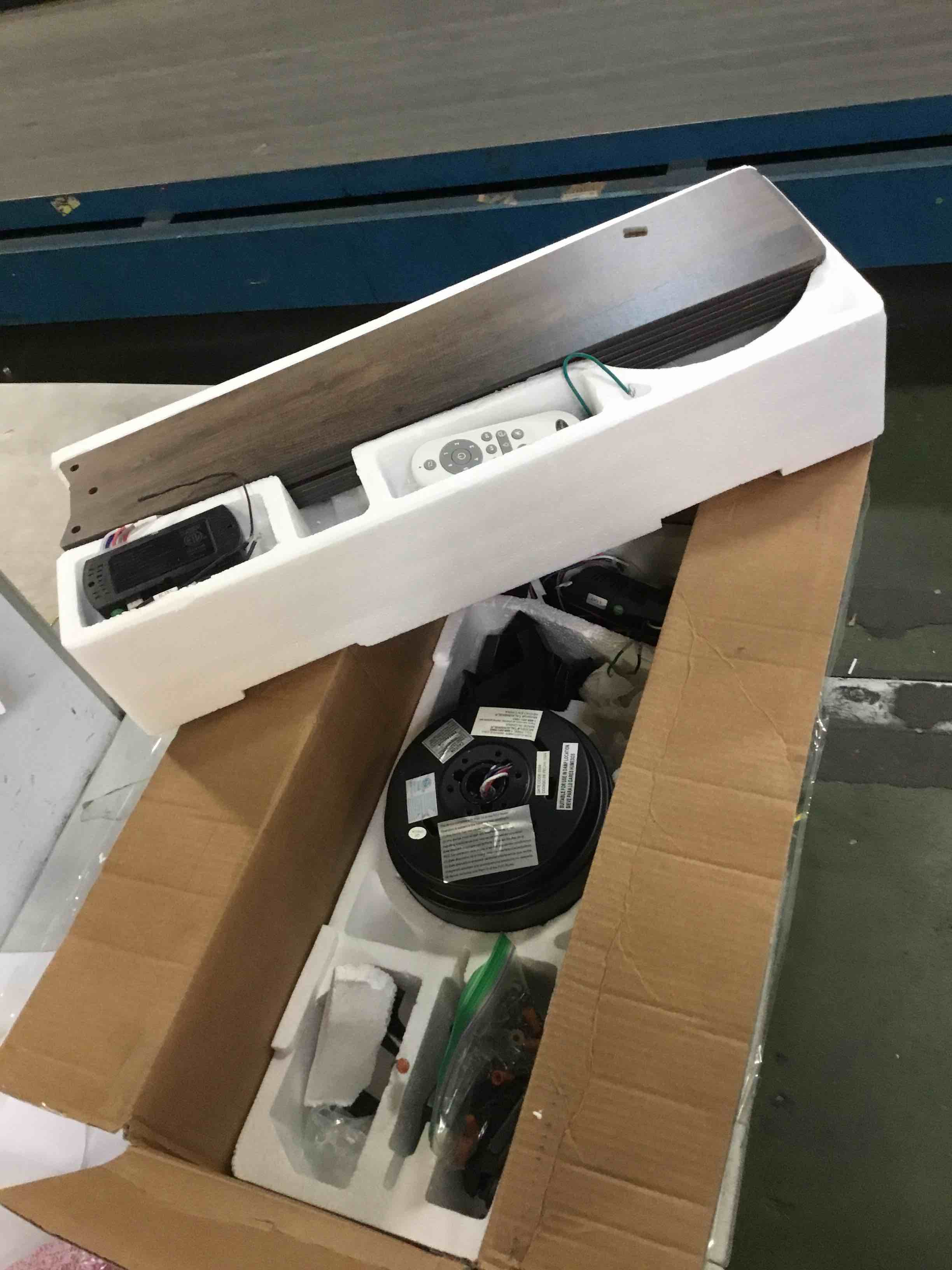 https://s3.amazonaws.com/lotting-images-prod/bidfta/RED6856304_1729709248152.jpeg