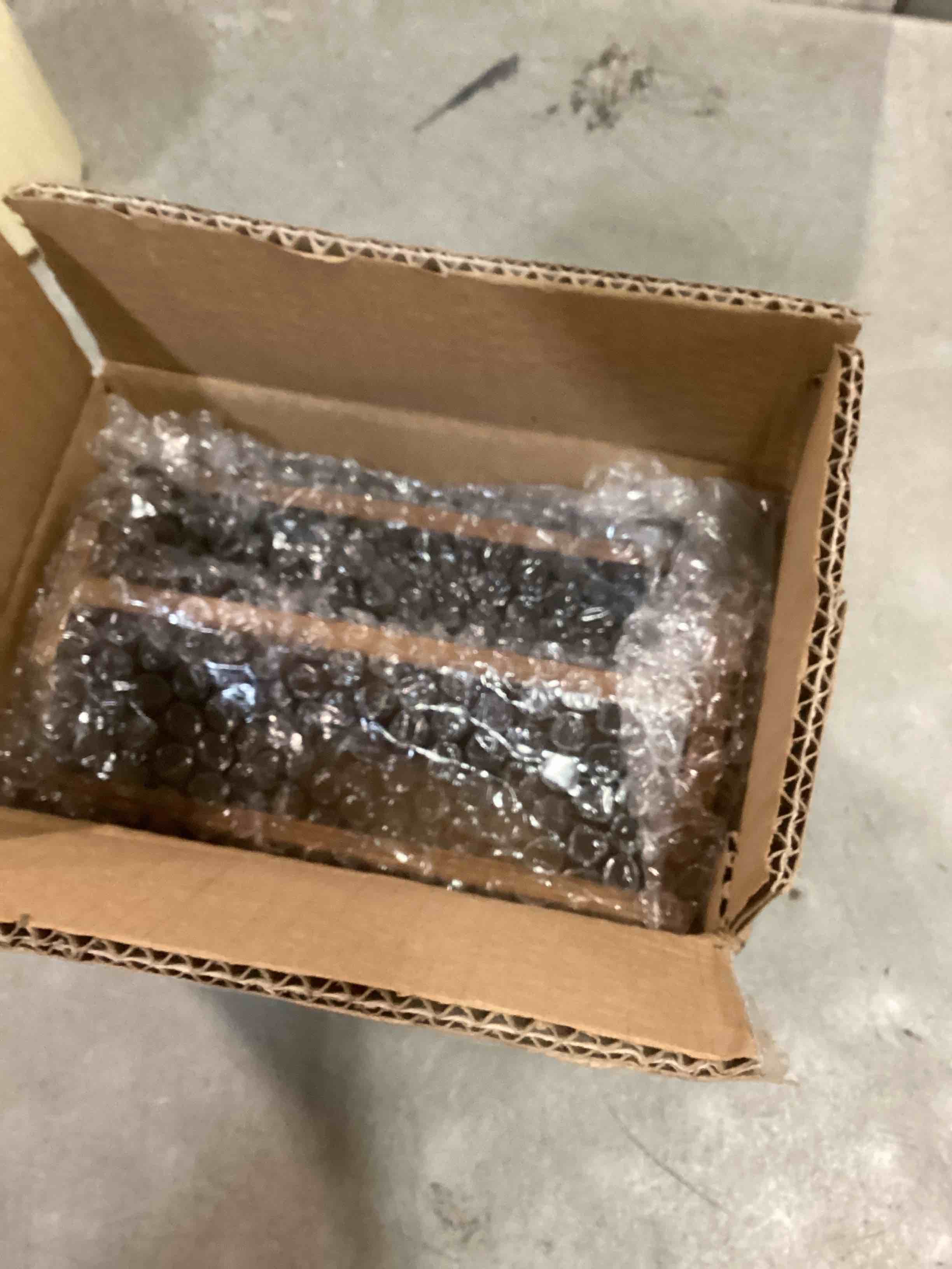 https://s3.amazonaws.com/lotting-images-prod/bidfta/RED6856500_1731587130927.jpeg