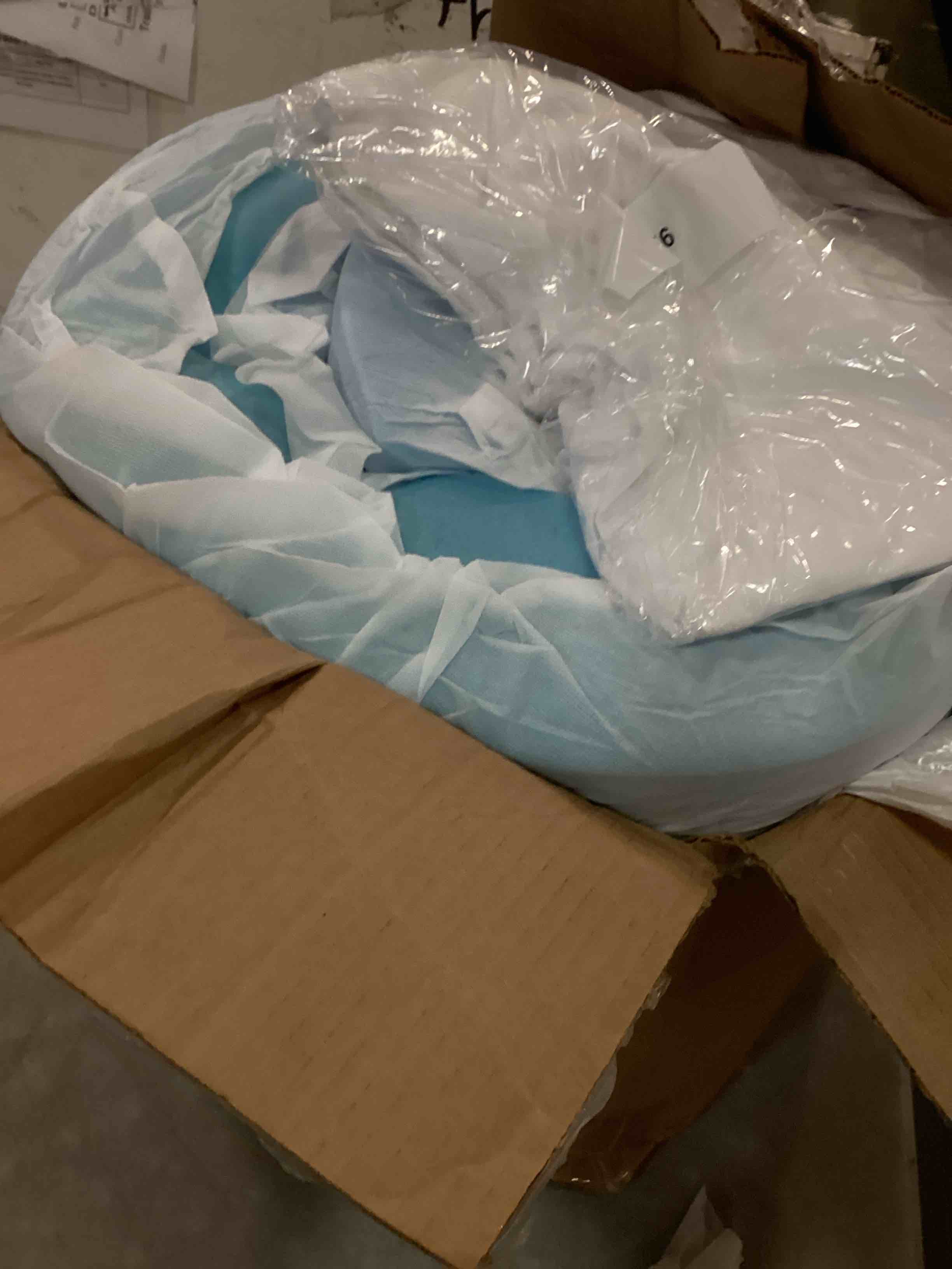 https://s3.amazonaws.com/lotting-images-prod/bidfta/RED6856559_1731594365215.jpeg