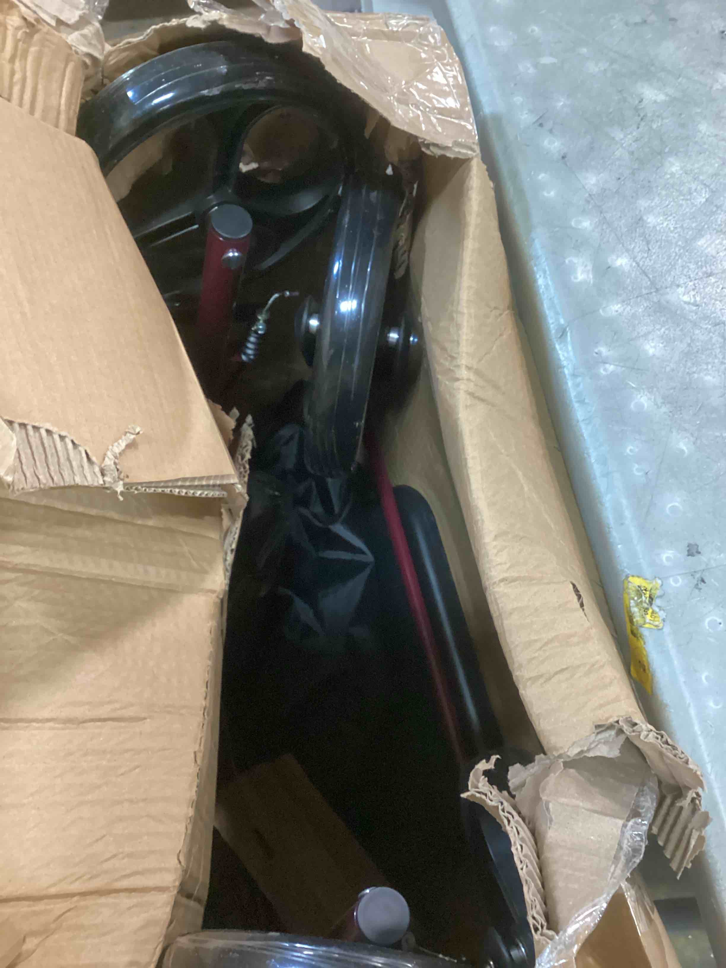 https://s3.amazonaws.com/lotting-images-prod/bidfta/RED6856639_1731605380348.jpeg