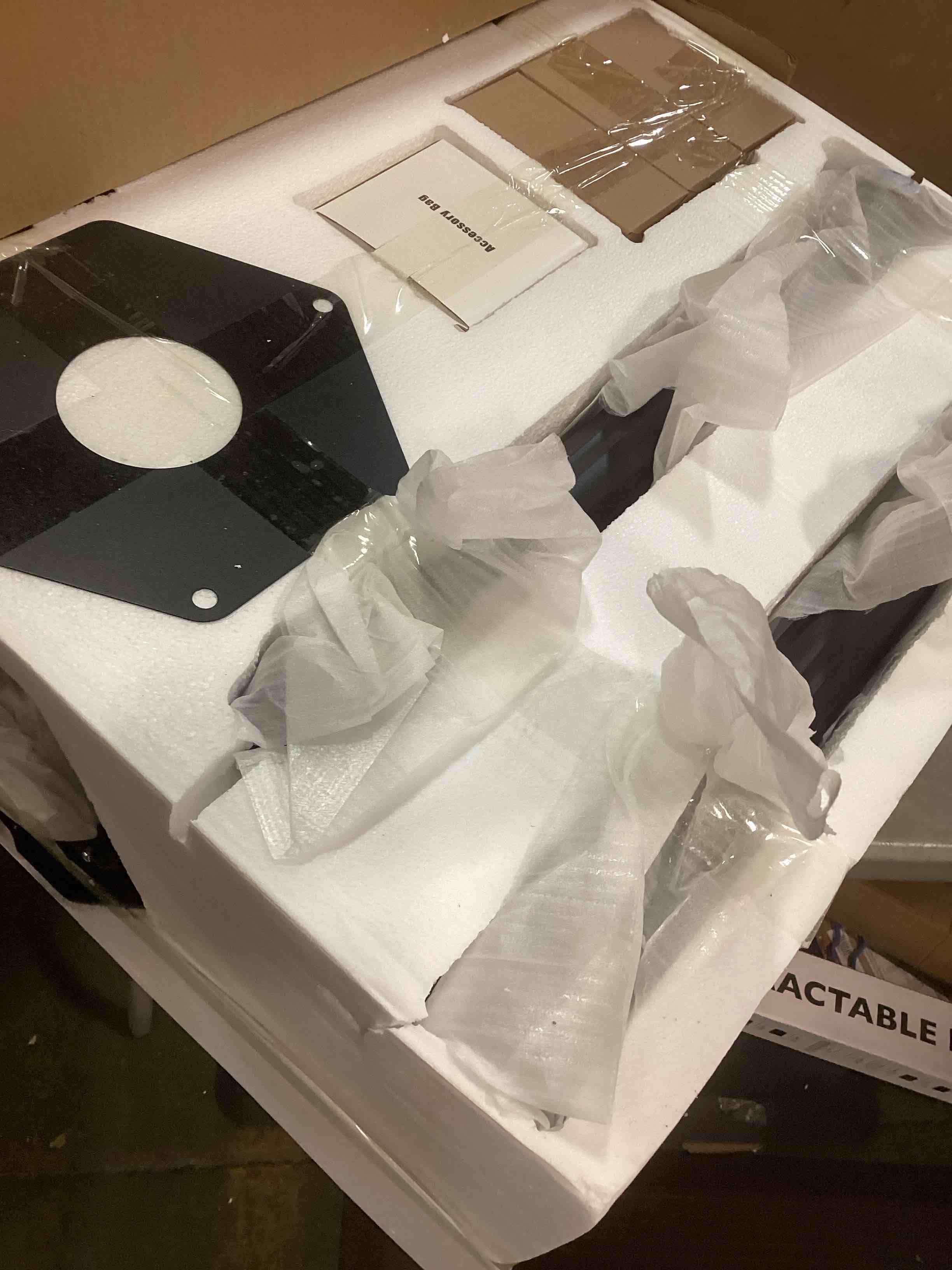 https://s3.amazonaws.com/lotting-images-prod/bidfta/RED6856796_1731675426236.jpeg