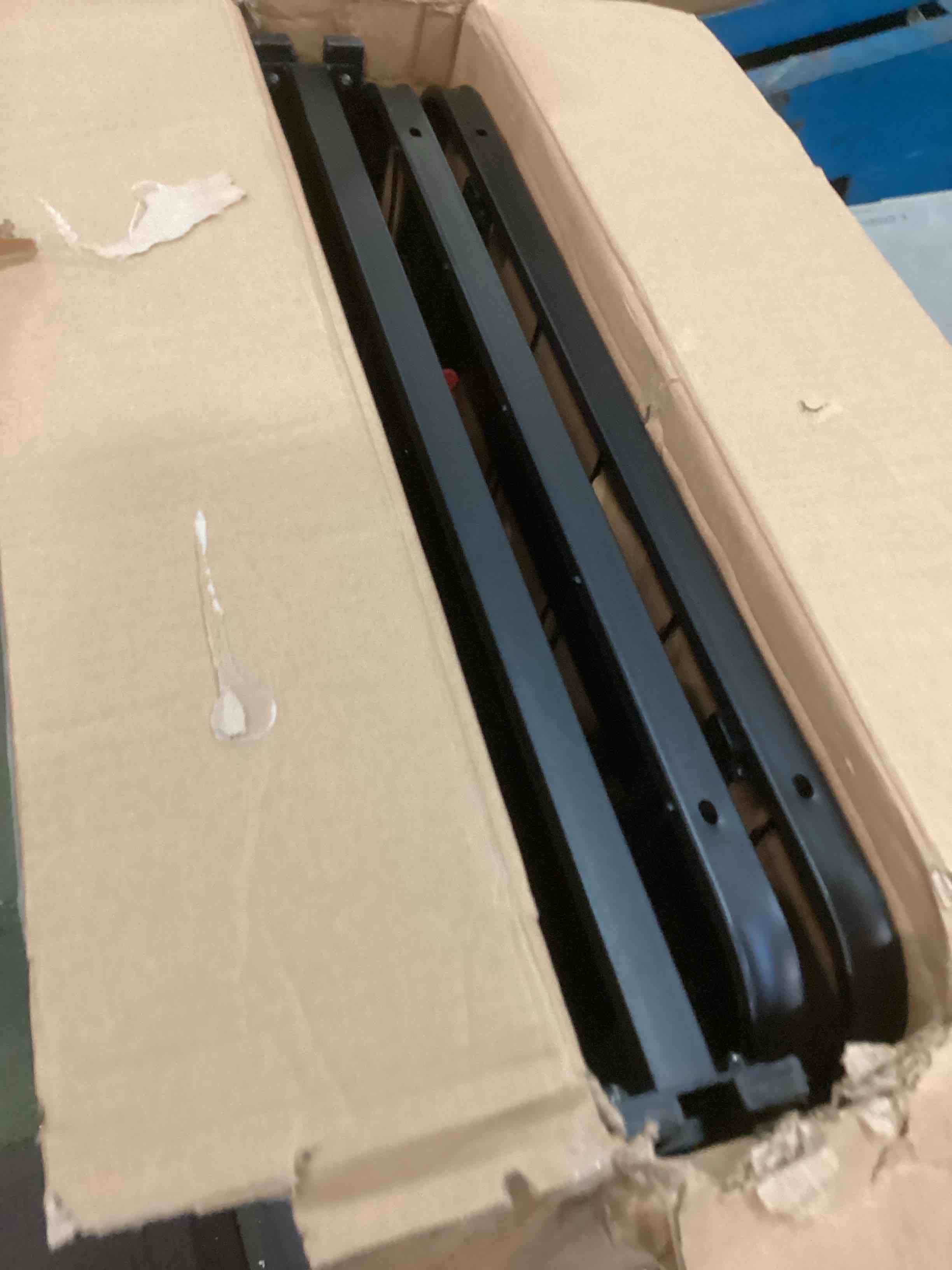 https://s3.amazonaws.com/lotting-images-prod/bidfta/RED6856817_1731678339962.jpeg