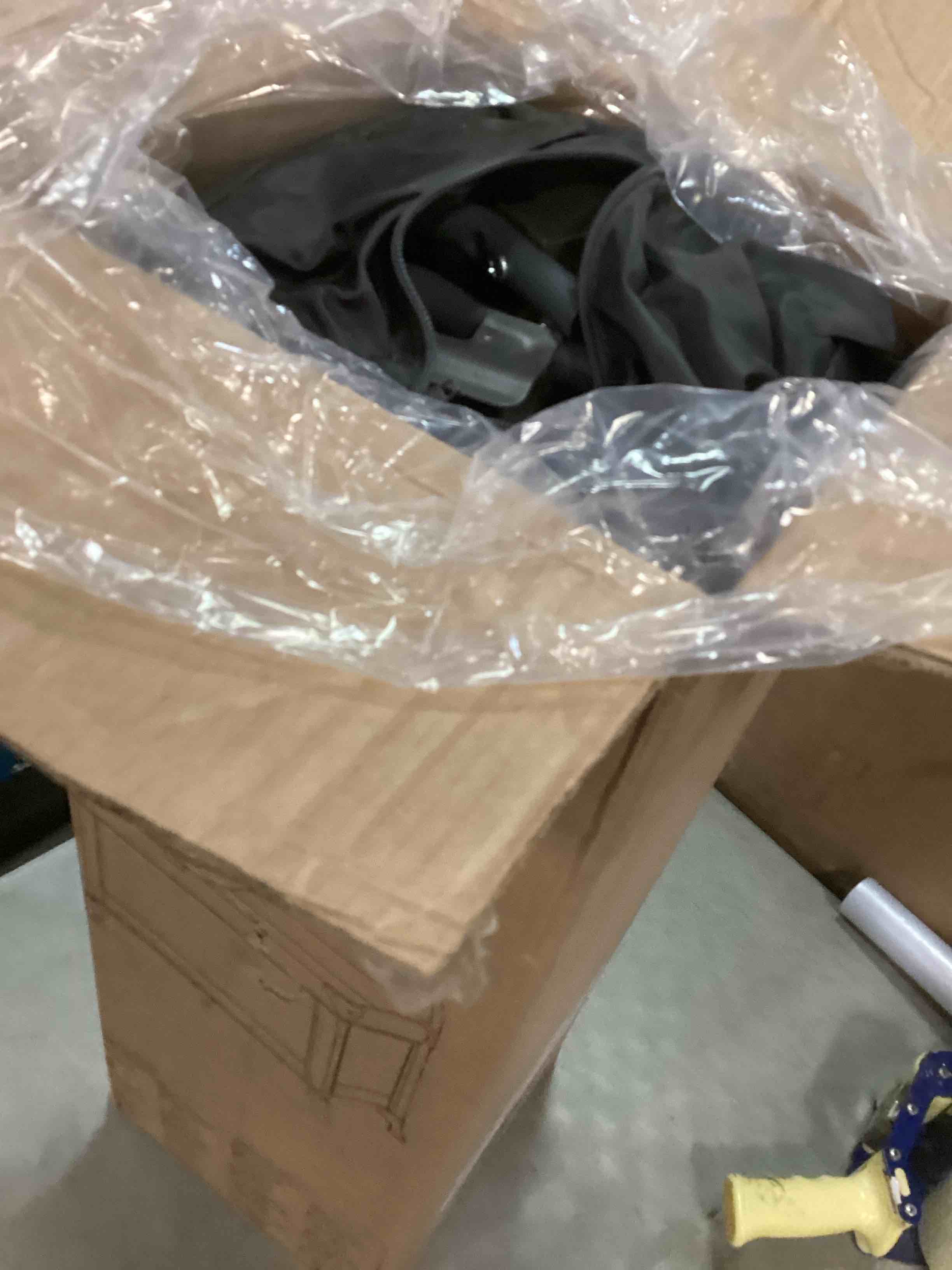 https://s3.amazonaws.com/lotting-images-prod/bidfta/RED6856854_1731680473410.jpeg