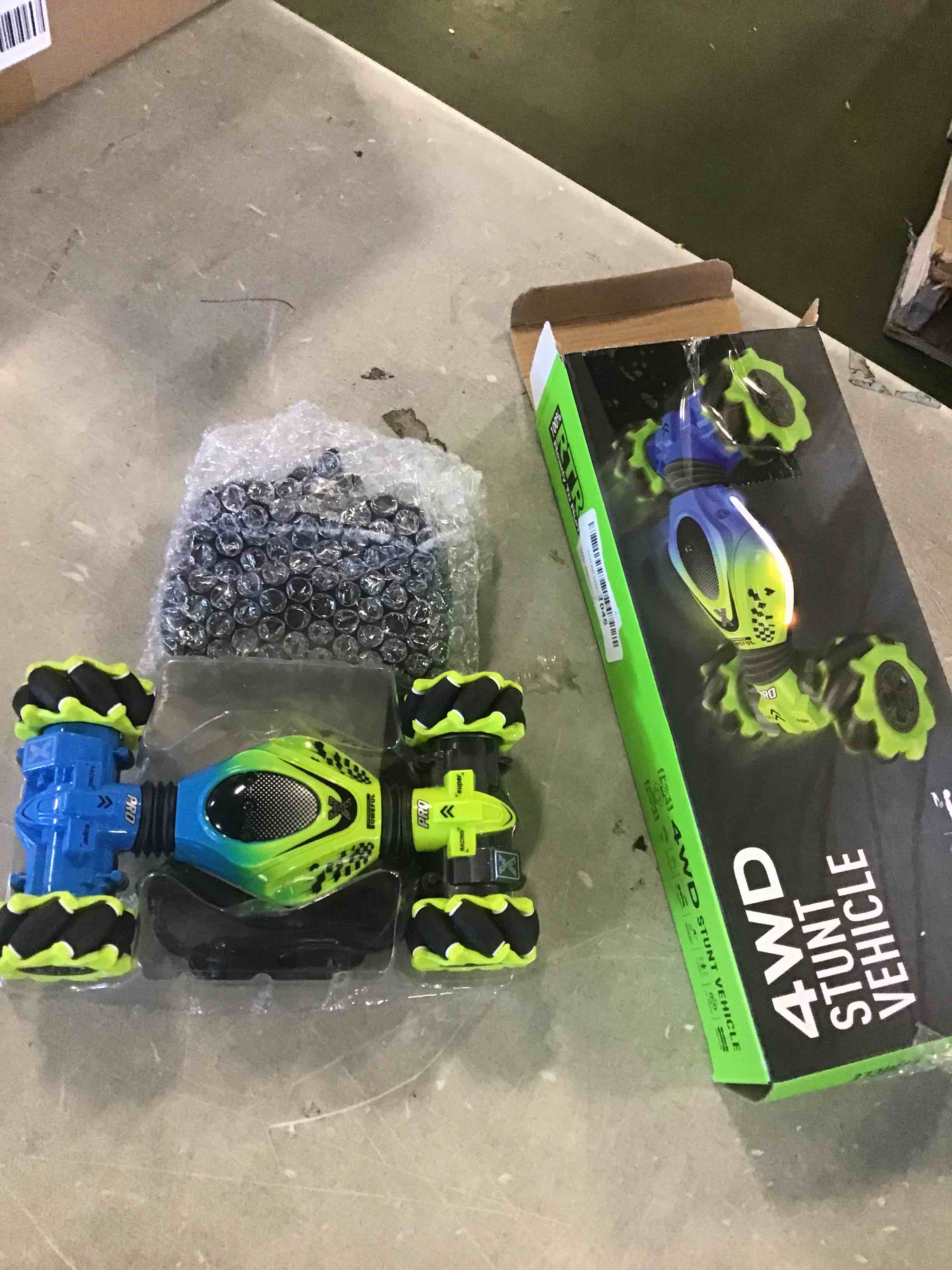 https://s3.amazonaws.com/lotting-images-prod/bidfta/RED6856961_1719852206191.jpeg