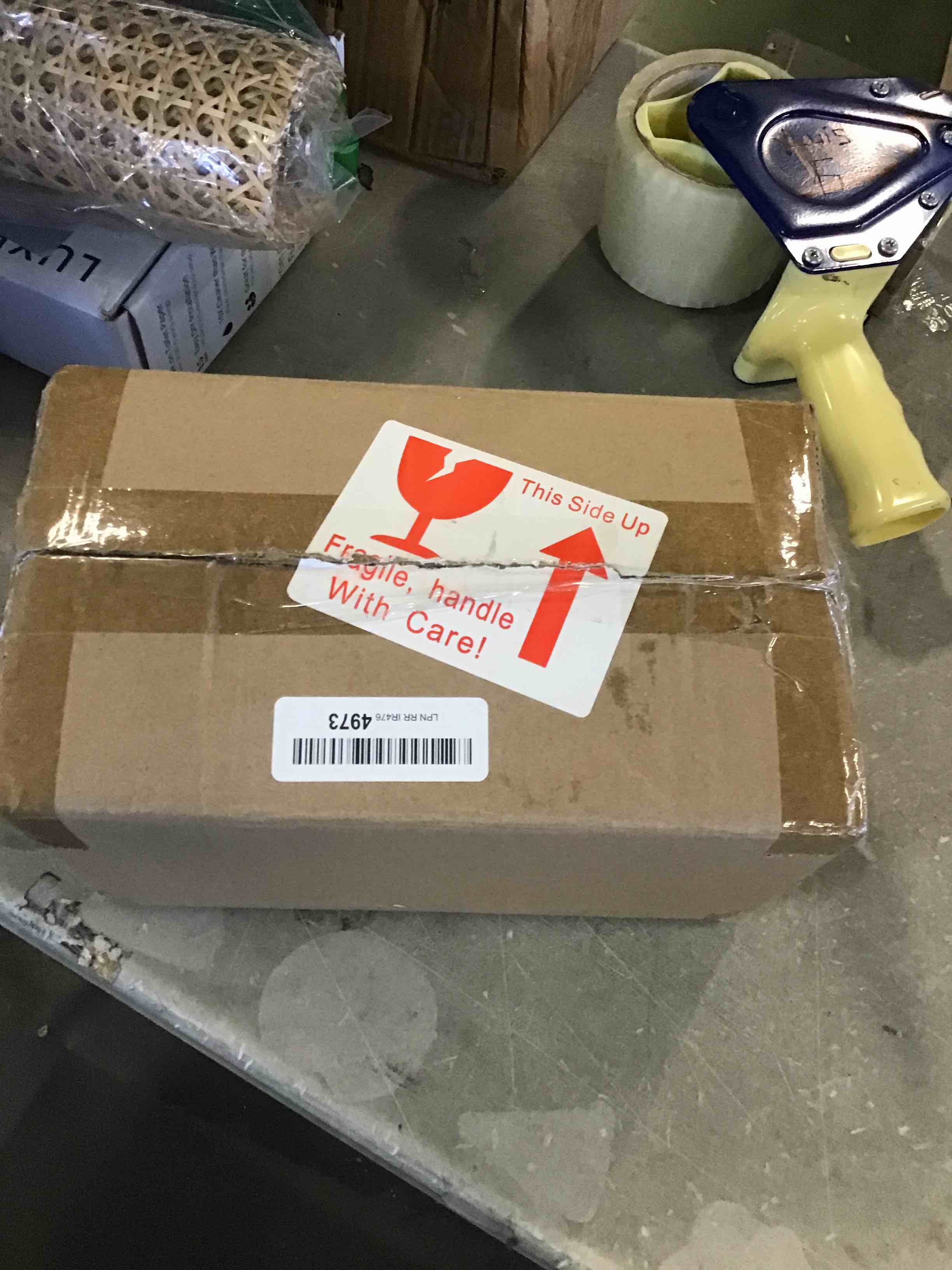 https://s3.amazonaws.com/lotting-images-prod/bidfta/RED6856965_1719852522966.jpeg