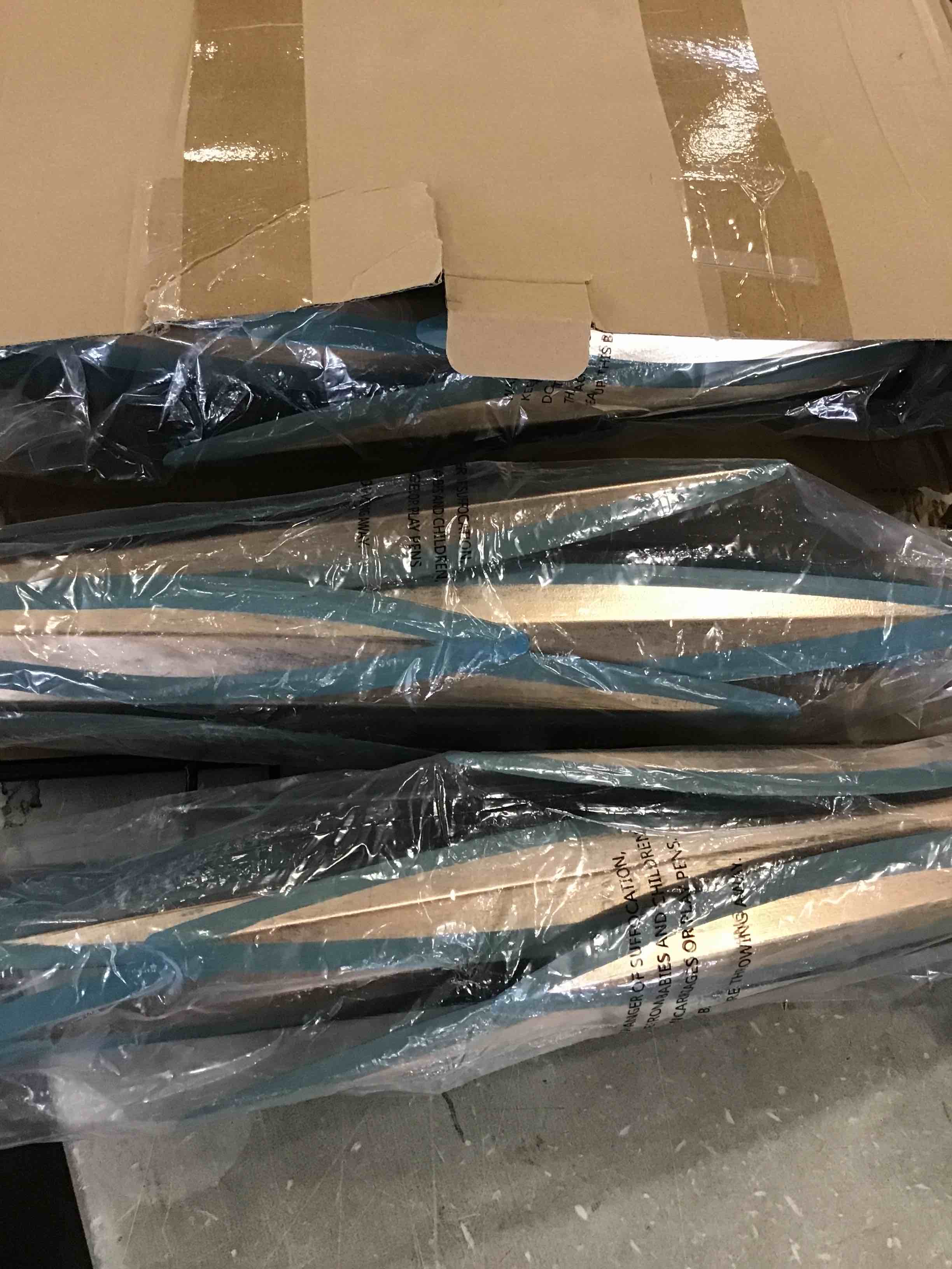https://s3.amazonaws.com/lotting-images-prod/bidfta/RED6857324_1720026488768.jpeg