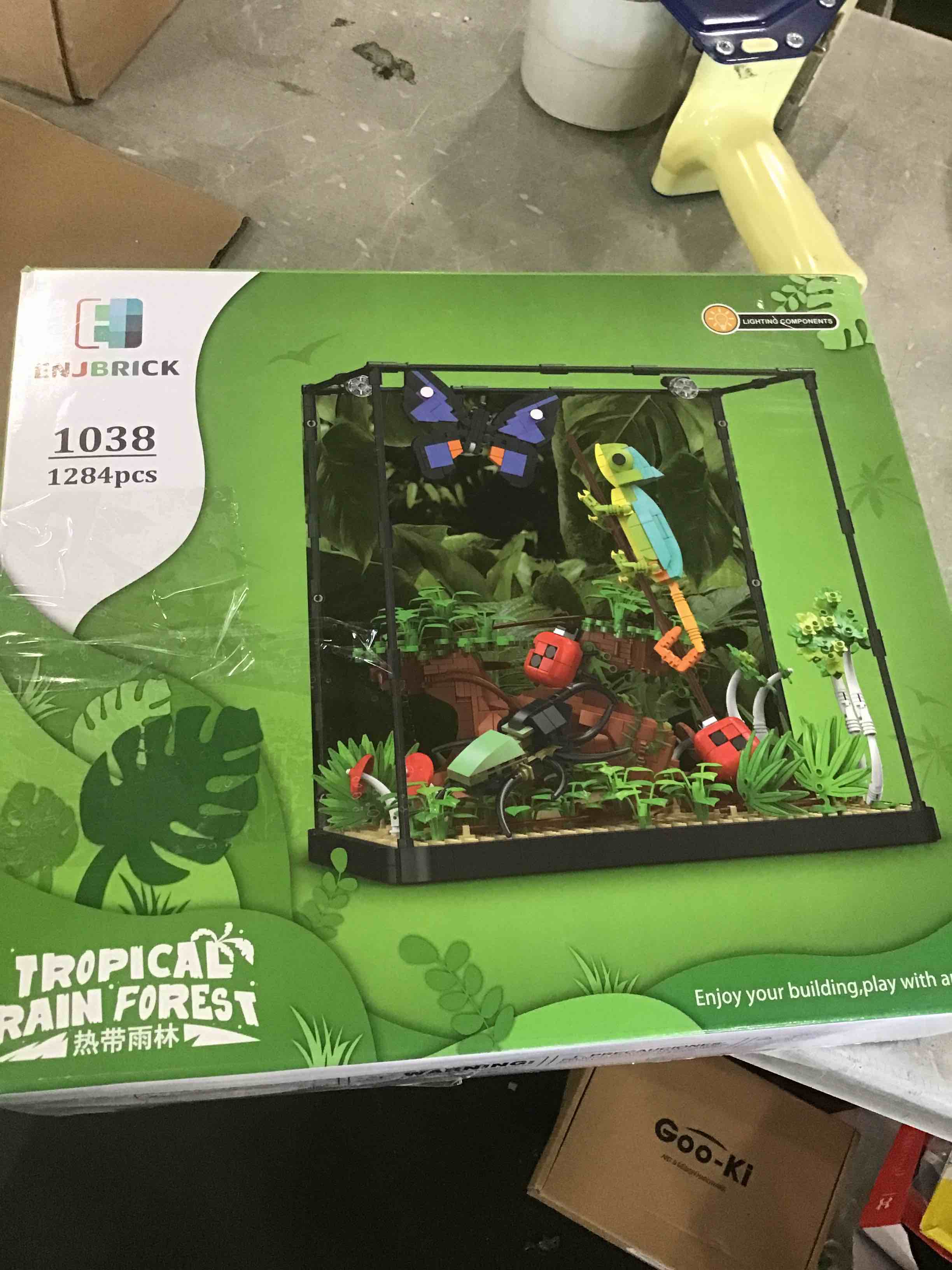 https://s3.amazonaws.com/lotting-images-prod/bidfta/RED6857862_1720465053827.jpeg