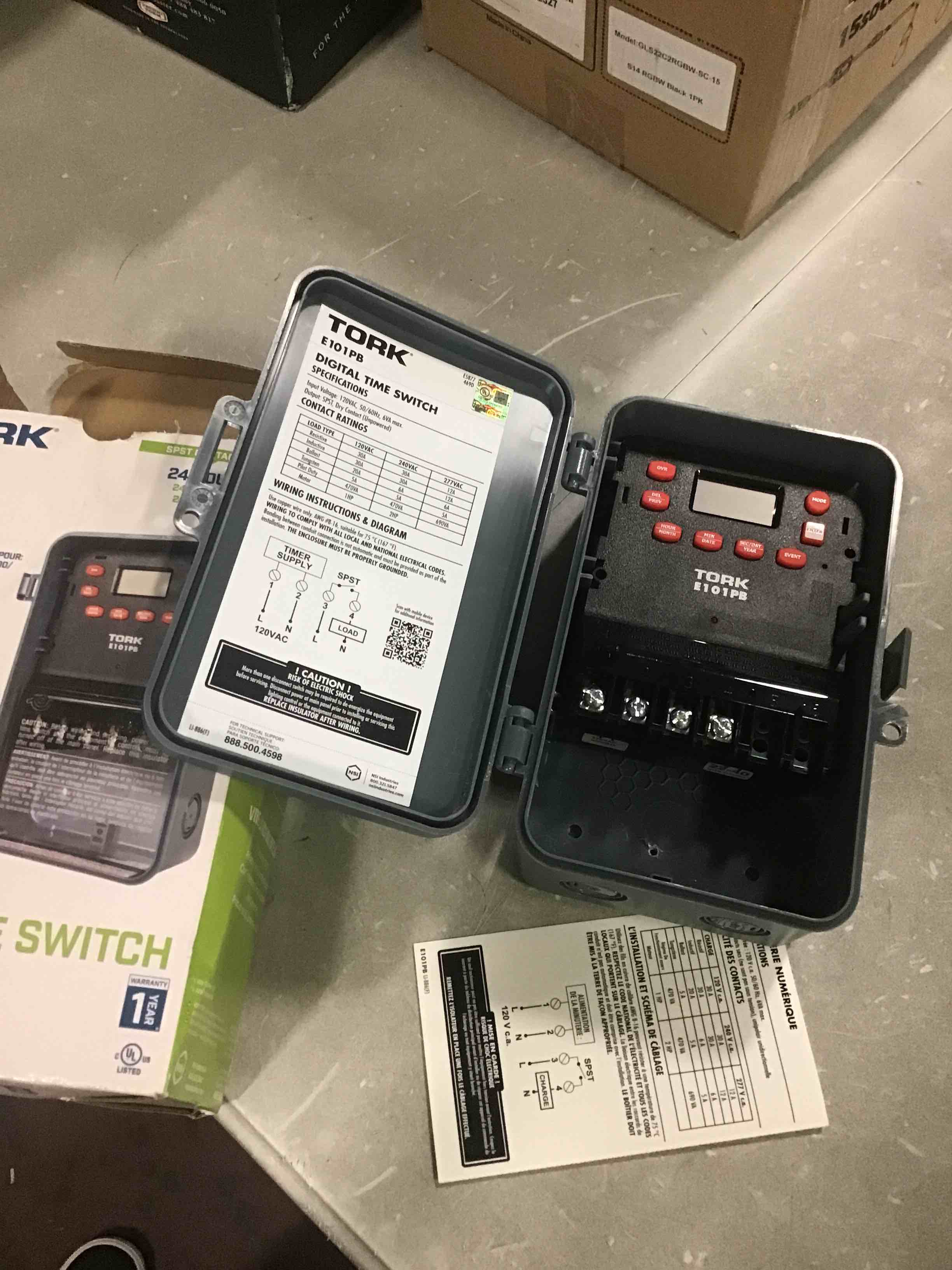 https://s3.amazonaws.com/lotting-images-prod/bidfta/RED6858209_1720632561628.jpeg