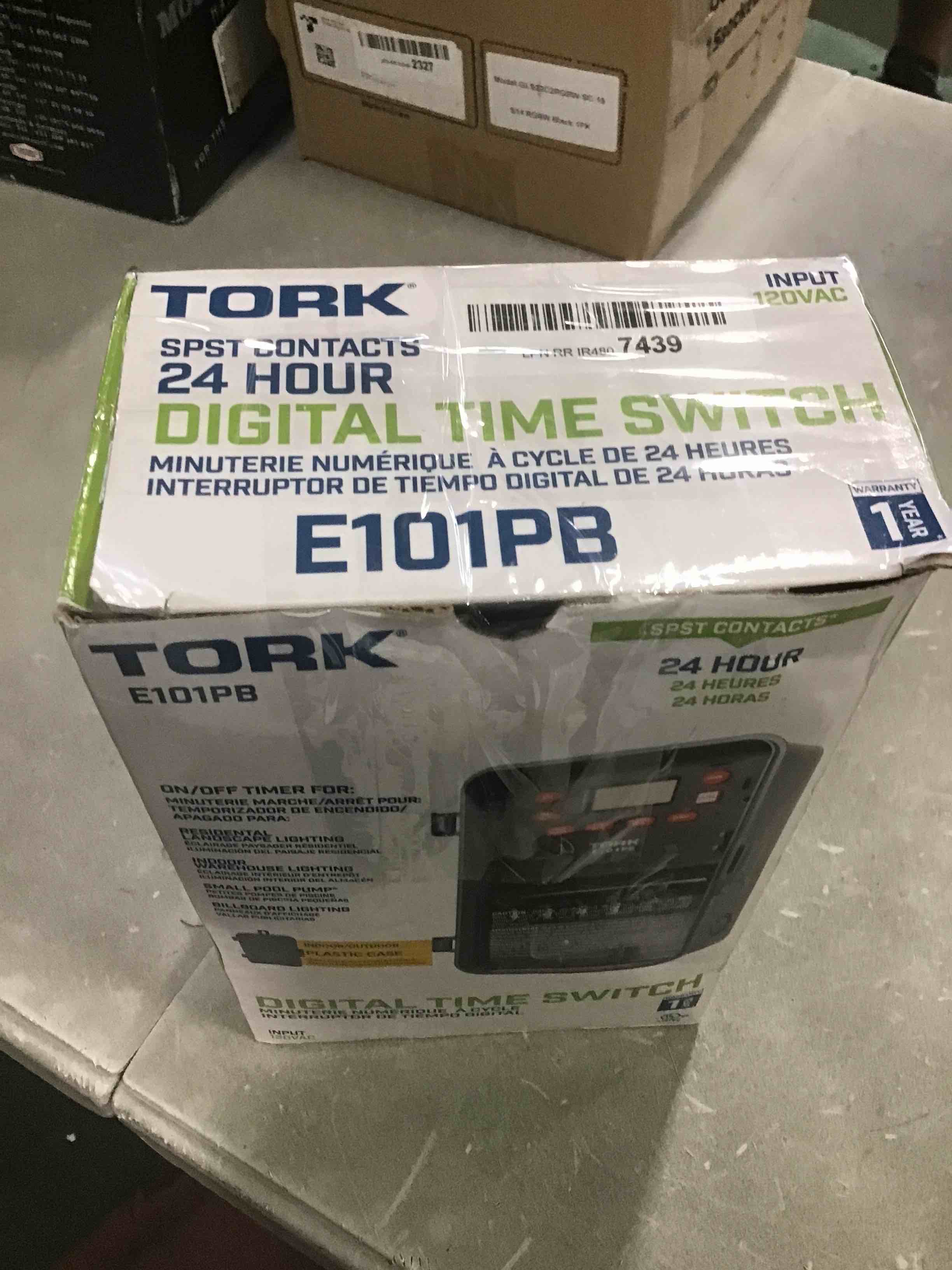 https://s3.amazonaws.com/lotting-images-prod/bidfta/RED6858209_1720632587205.jpeg