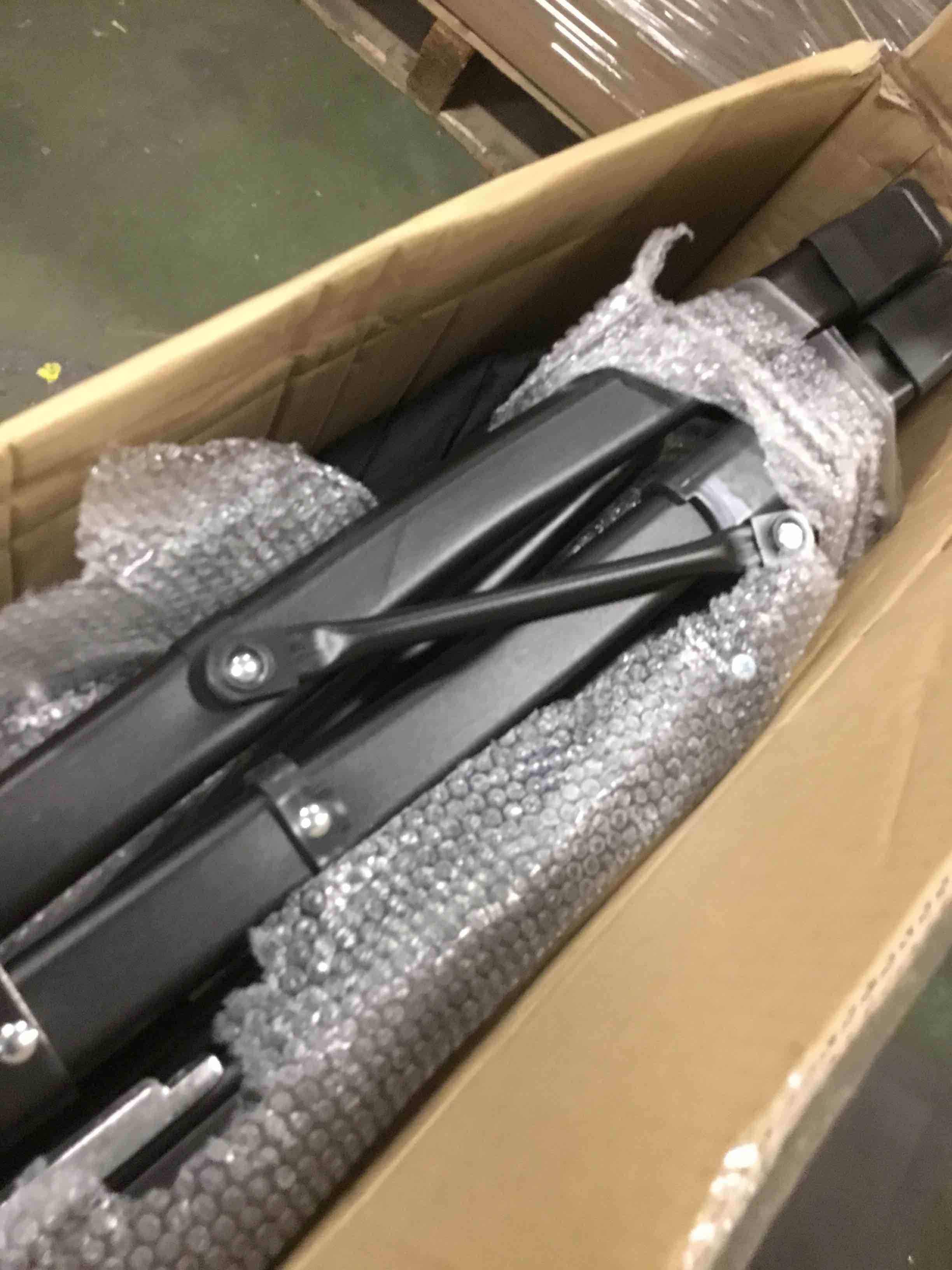 https://s3.amazonaws.com/lotting-images-prod/bidfta/RED6858882_1720546909305.jpeg