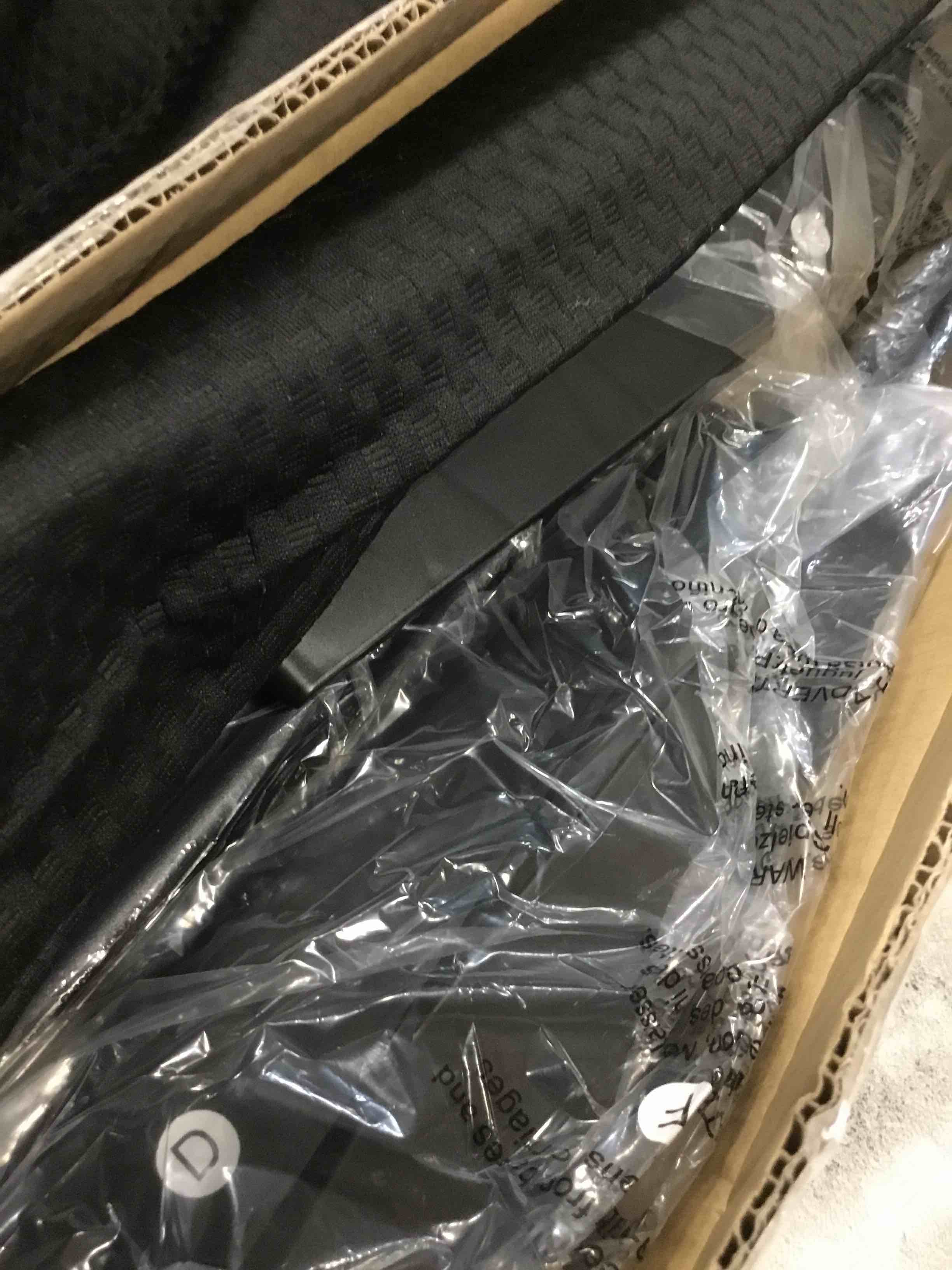 https://s3.amazonaws.com/lotting-images-prod/bidfta/RED6858911_1720552992802.jpeg