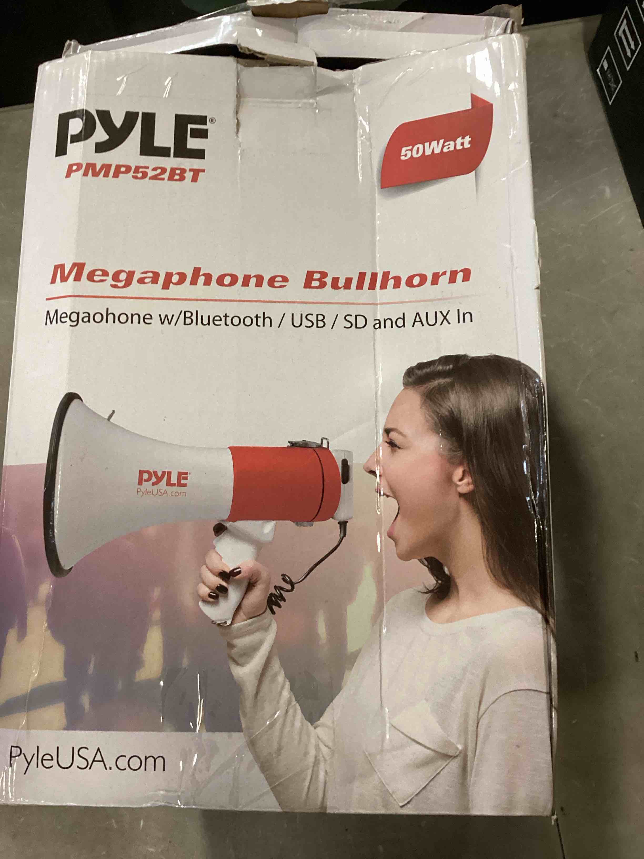 https://s3.amazonaws.com/lotting-images-prod/bidfta/RED6859985_1720528492833.jpeg