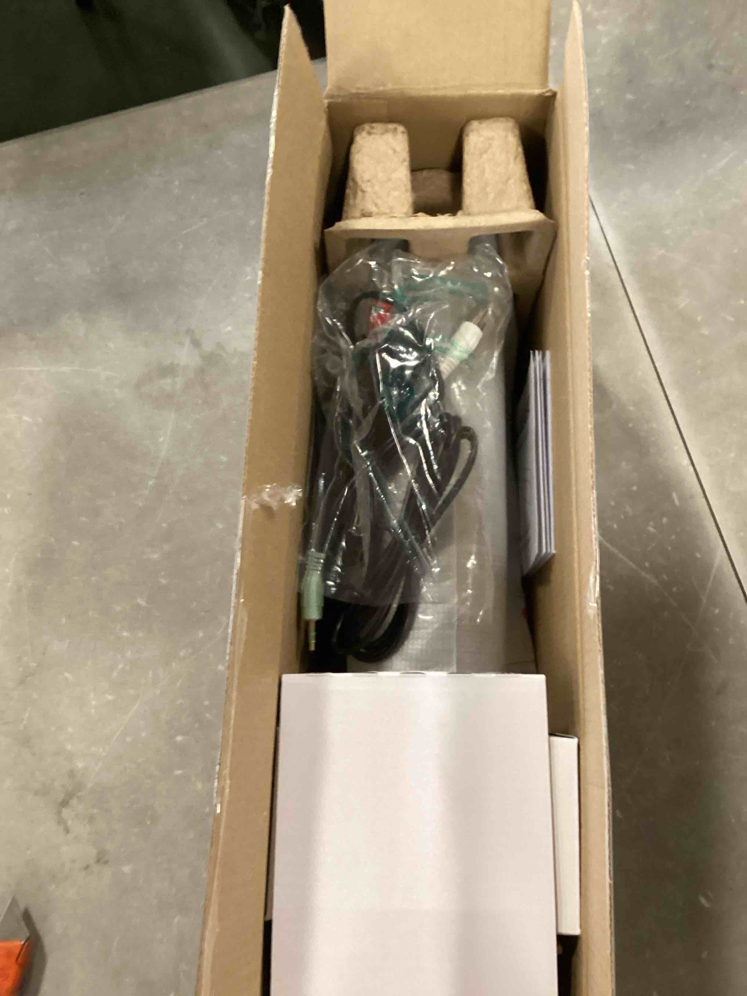 https://s3.amazonaws.com/lotting-images-prod/bidfta/RED6860022_1720532083234.jpeg