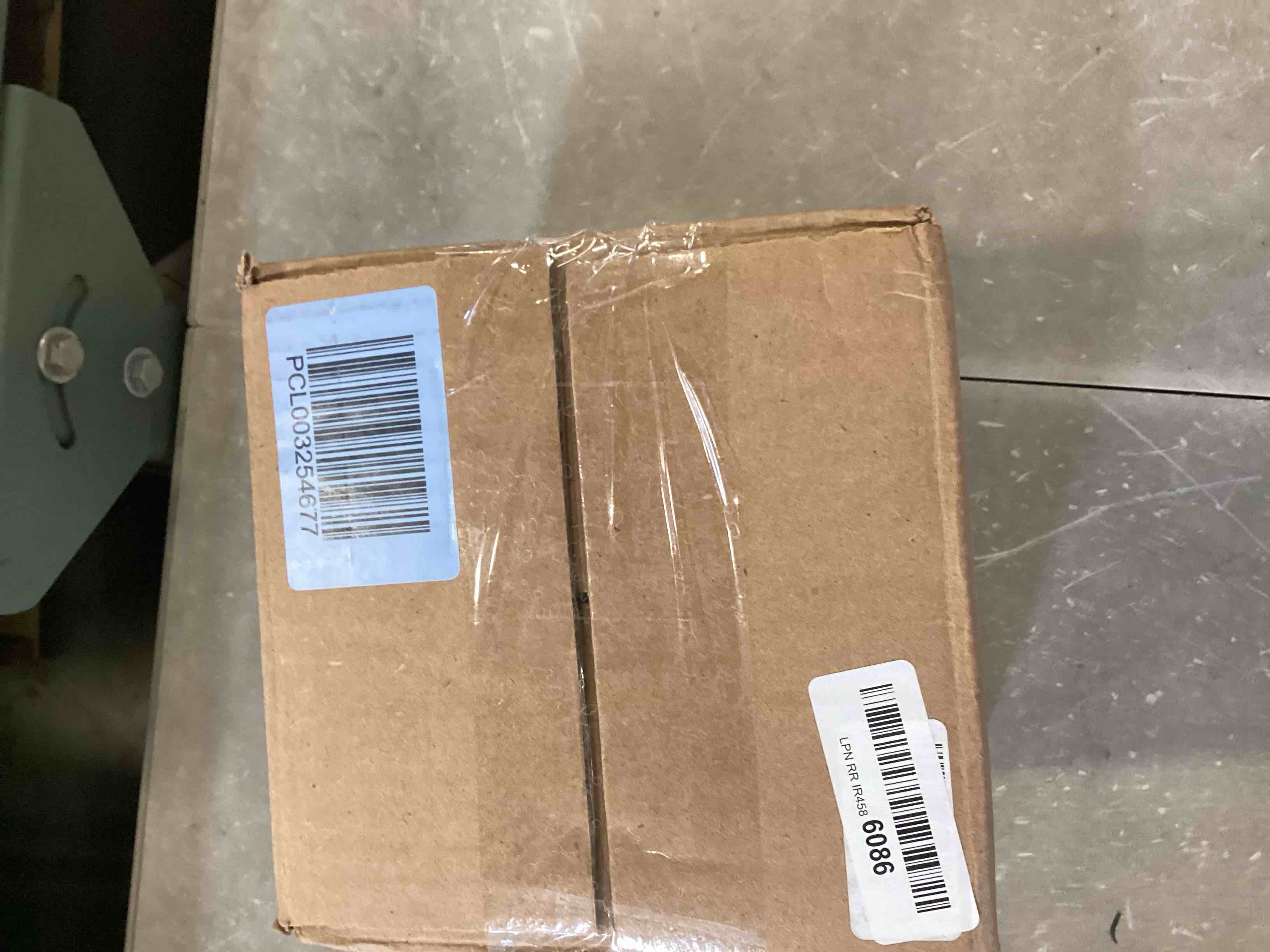 https://s3.amazonaws.com/lotting-images-prod/bidfta/RED6861189_1721317474873.jpeg
