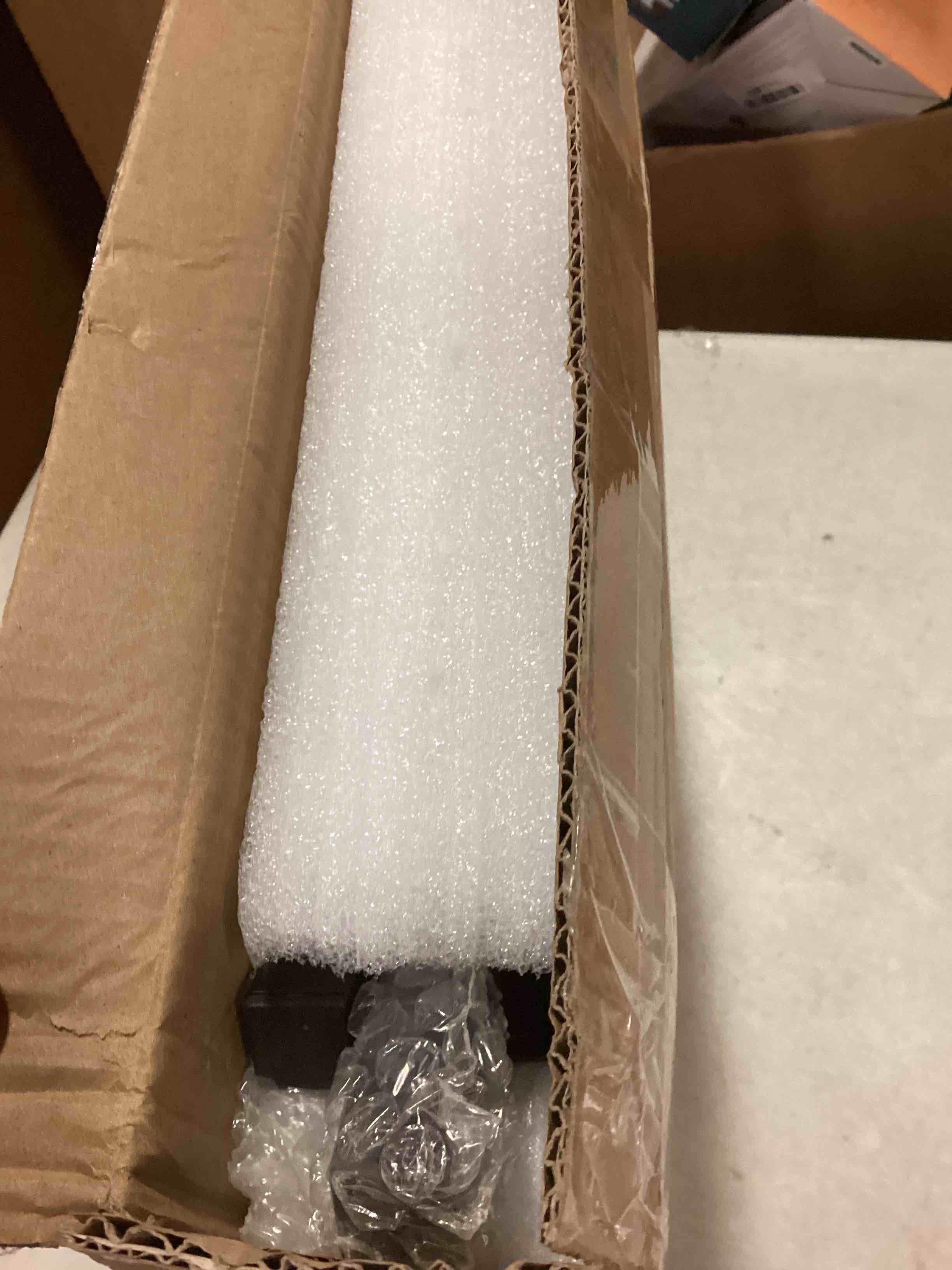 https://s3.amazonaws.com/lotting-images-prod/bidfta/RED6861470_1720185925331.jpeg