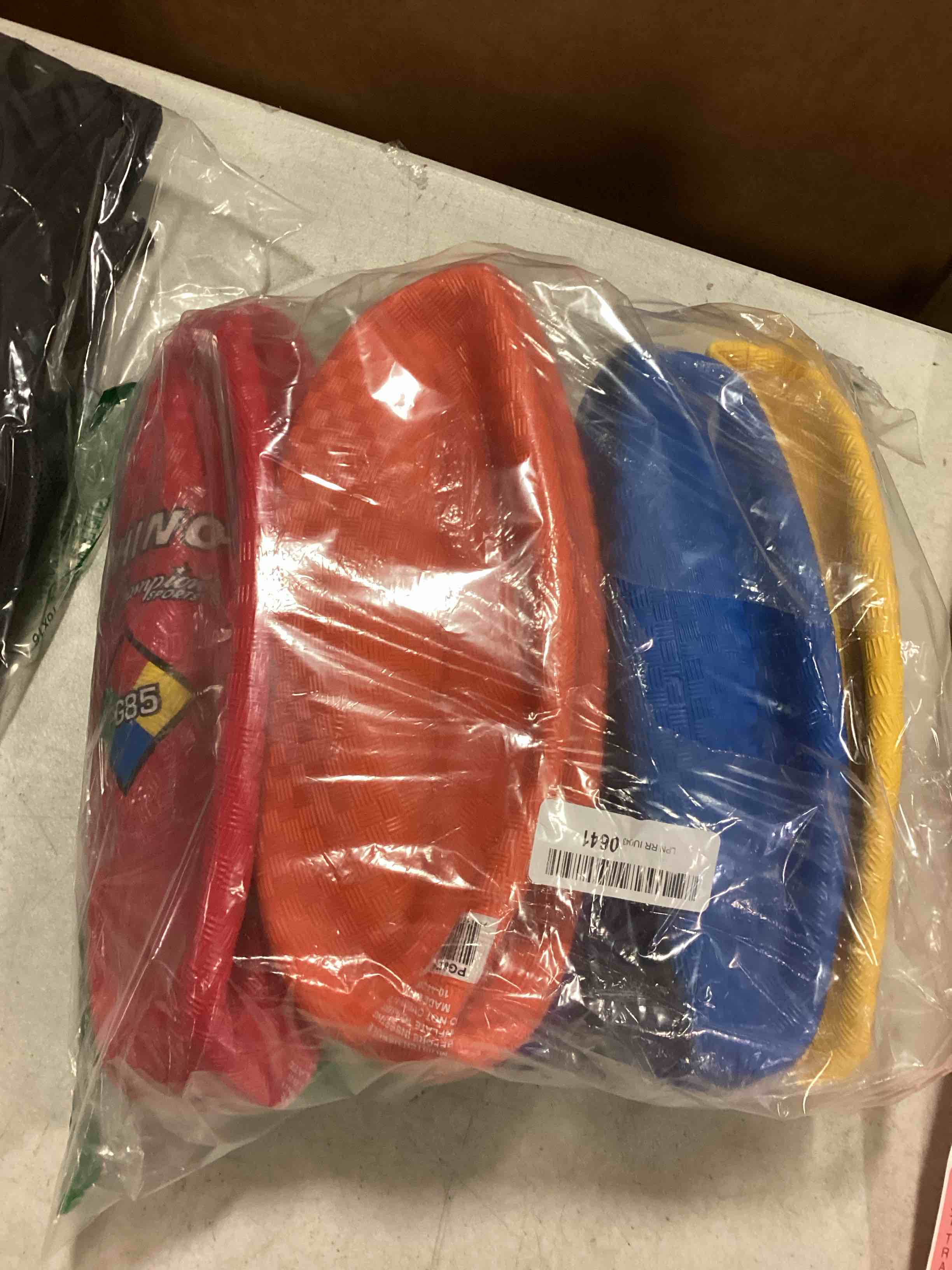 https://s3.amazonaws.com/lotting-images-prod/bidfta/RED6861472_1720186078328.jpeg
