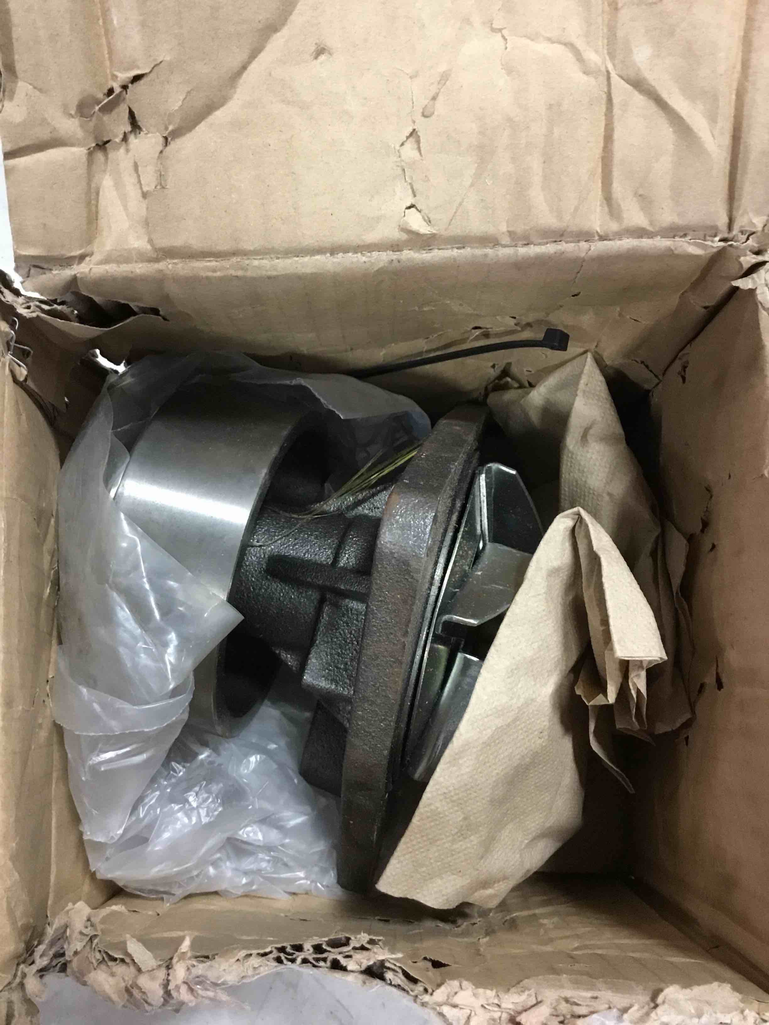 https://s3.amazonaws.com/lotting-images-prod/bidfta/RED6861914_1720454082892.jpeg