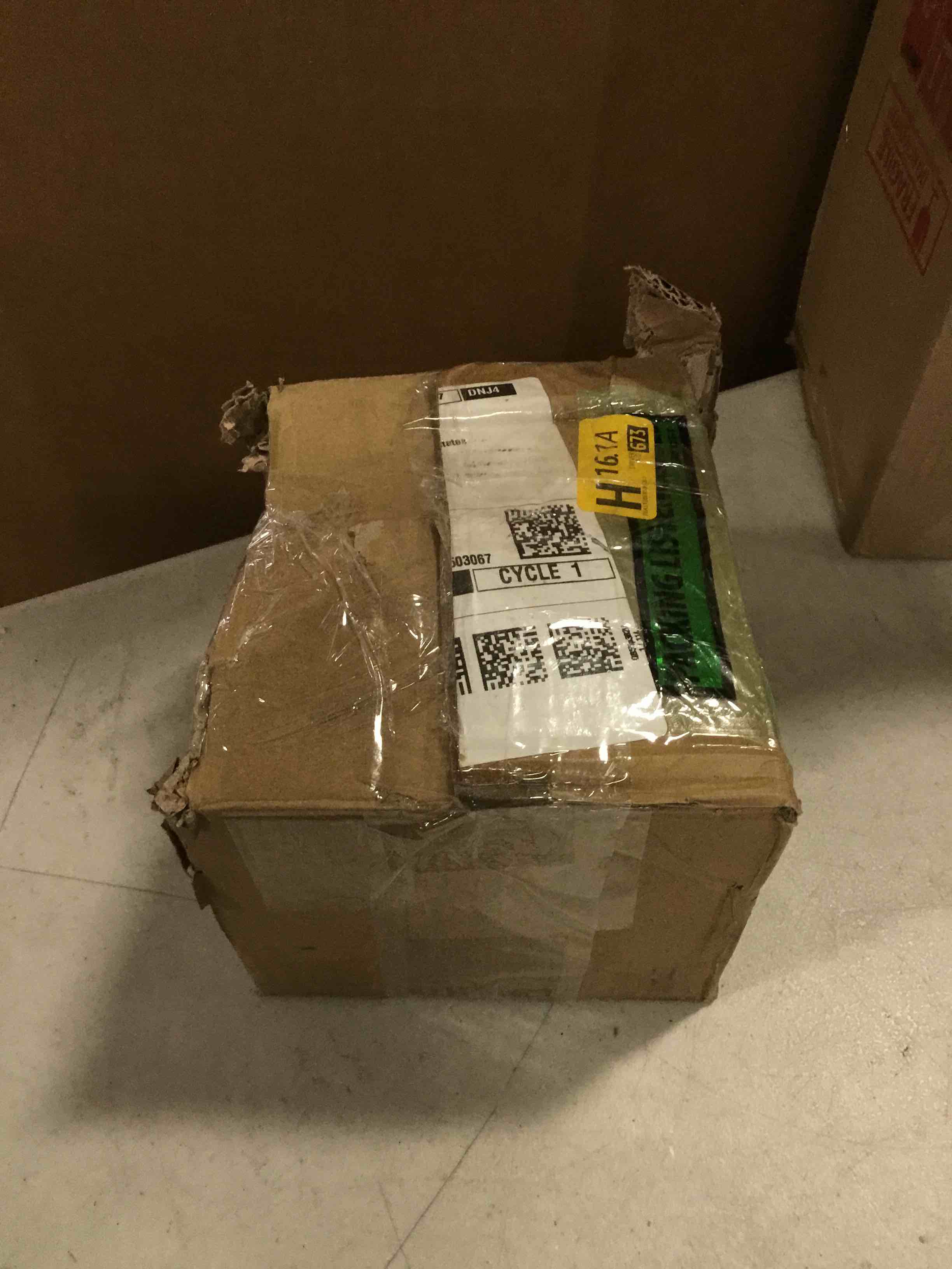 https://s3.amazonaws.com/lotting-images-prod/bidfta/RED6861914_1720454100542.jpeg