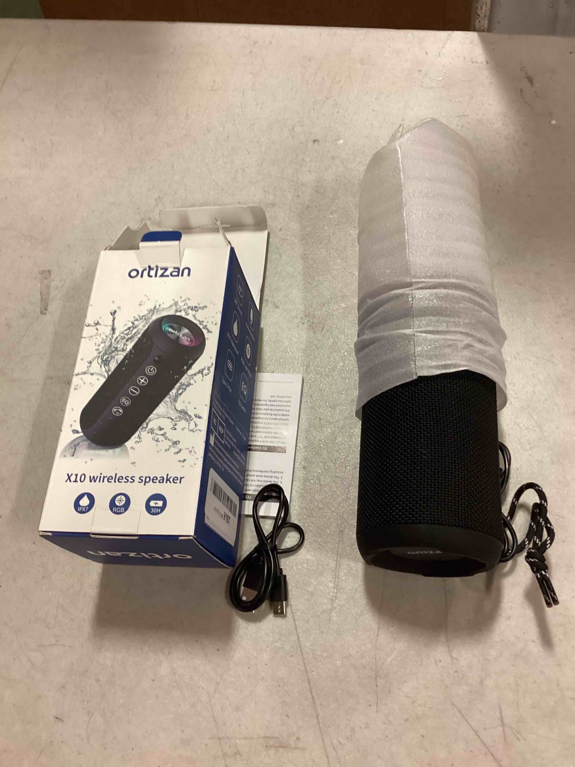 https://s3.amazonaws.com/lotting-images-prod/bidfta/RED6862076_1720528842640.jpeg
