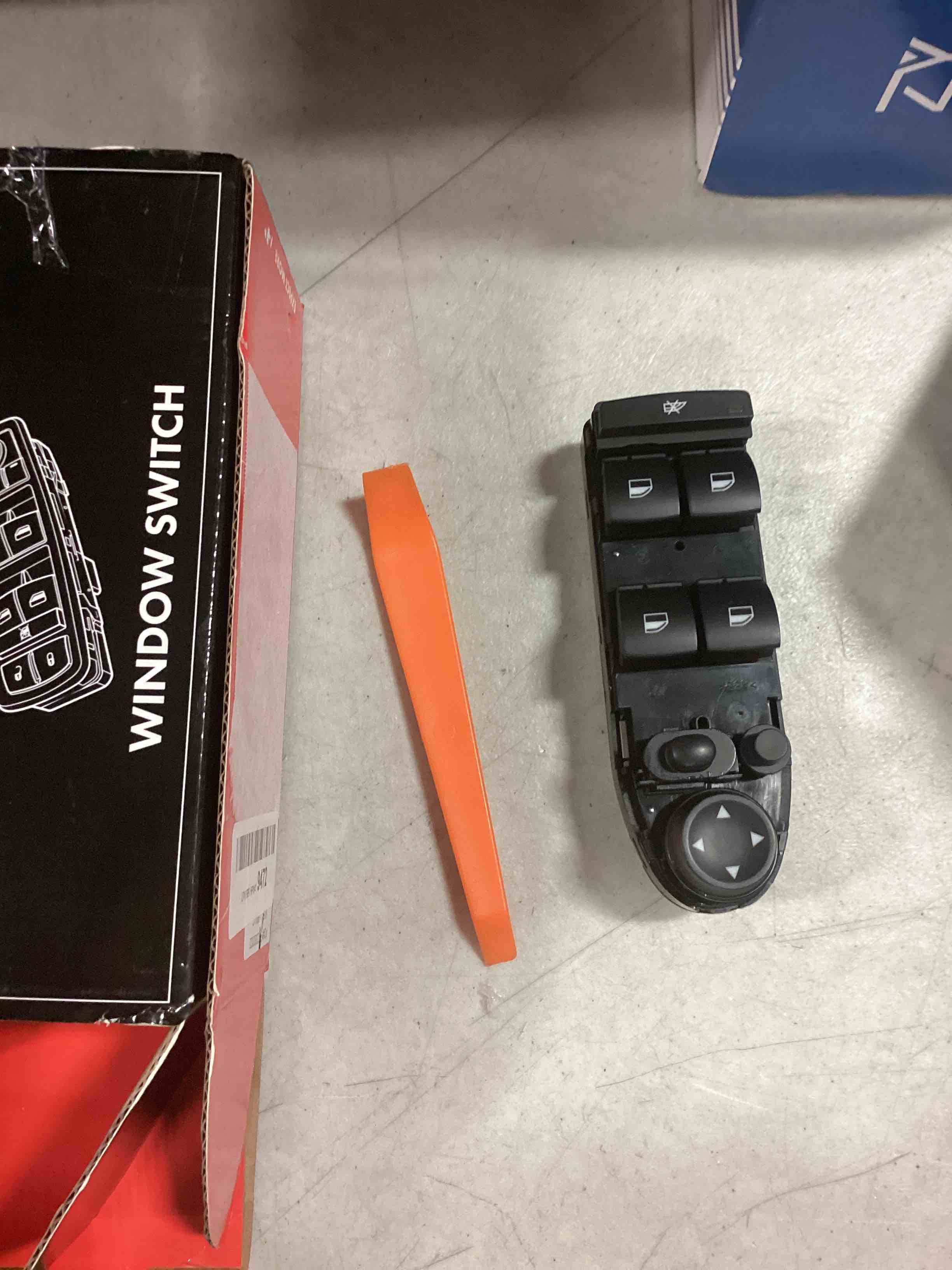 https://s3.amazonaws.com/lotting-images-prod/bidfta/RED6862379_1720577578812.jpeg