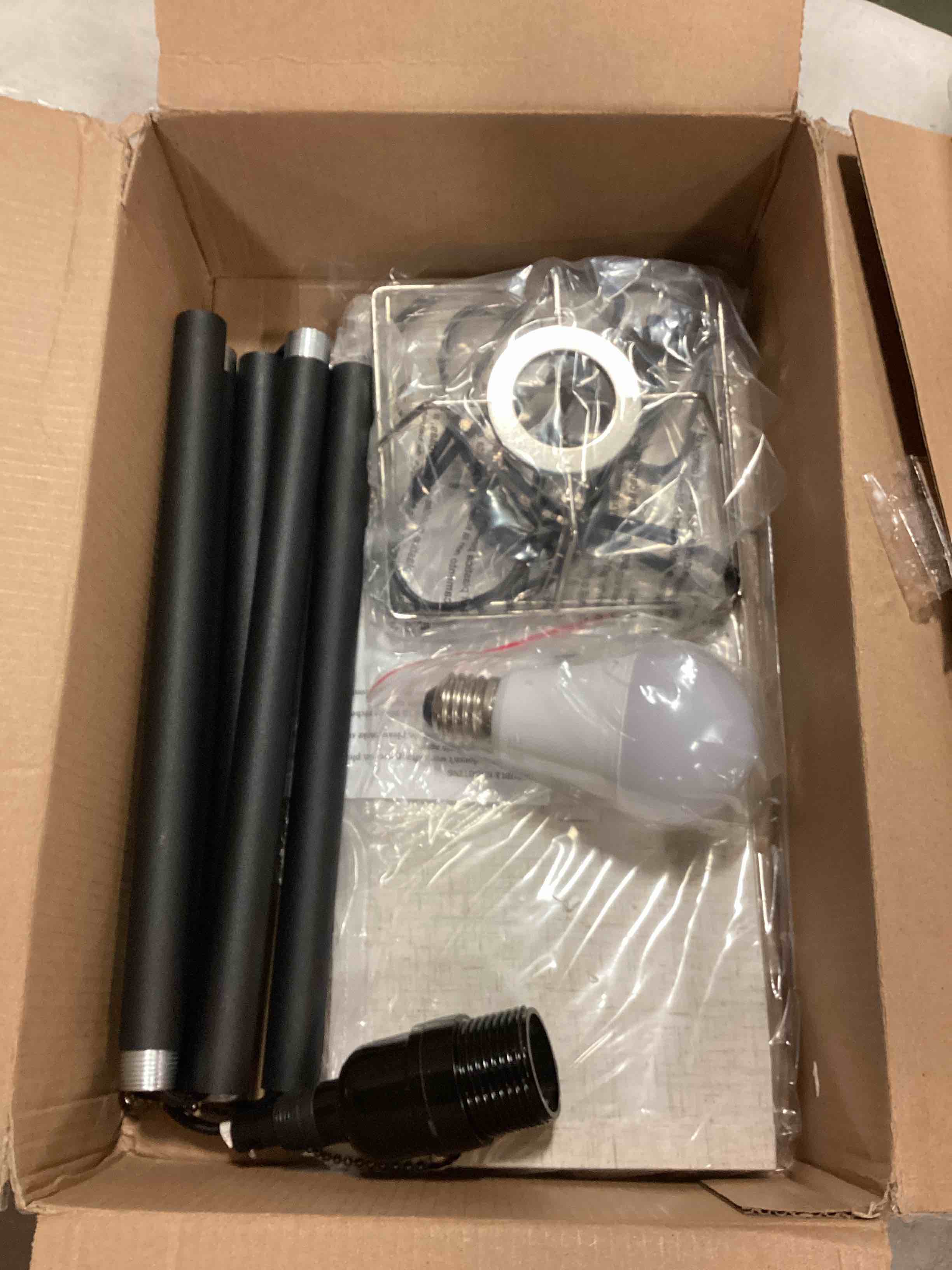 https://s3.amazonaws.com/lotting-images-prod/bidfta/RED6862603_1720623733593.jpeg