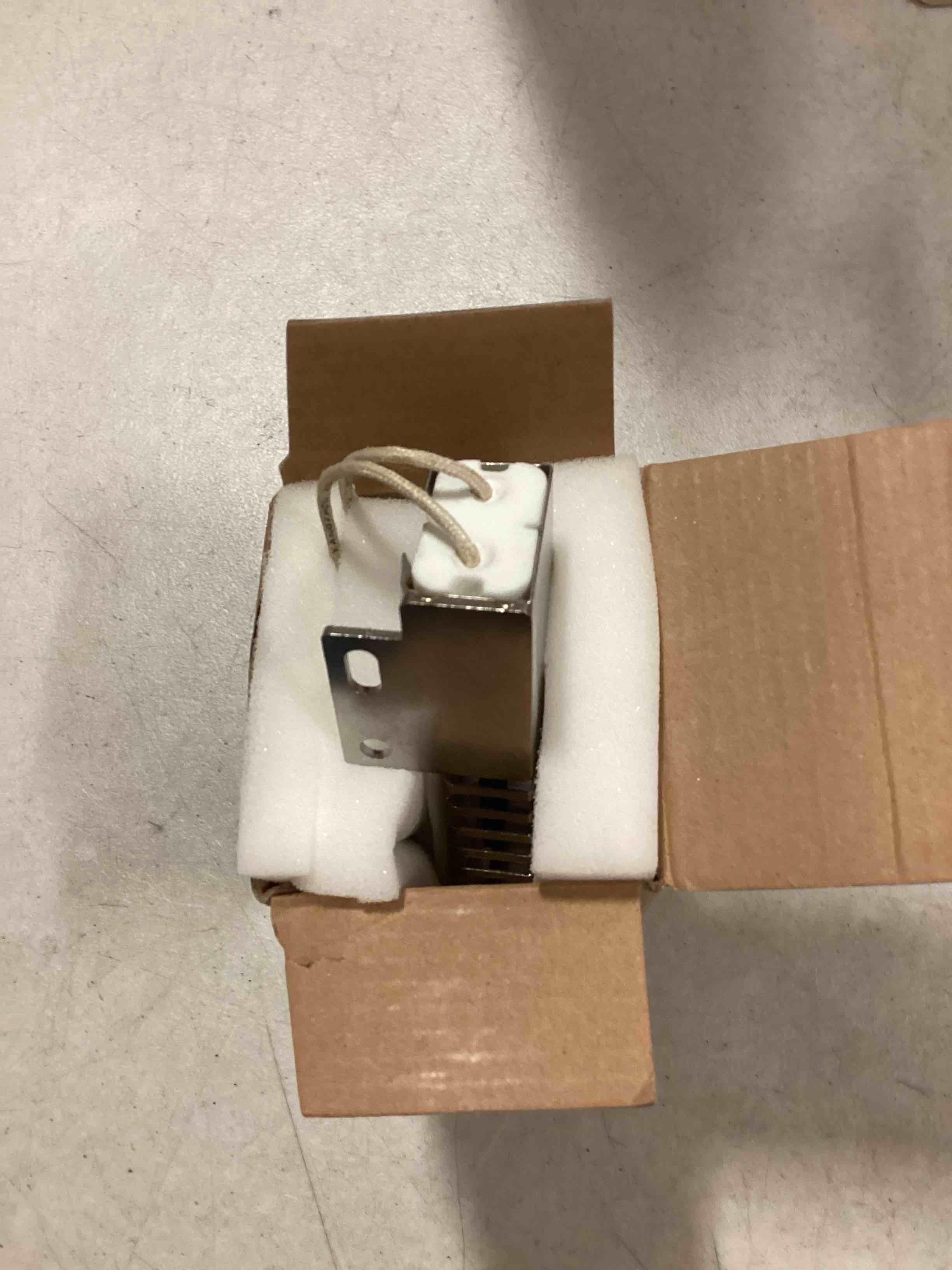 https://s3.amazonaws.com/lotting-images-prod/bidfta/RED6862650_1720630046116.jpeg