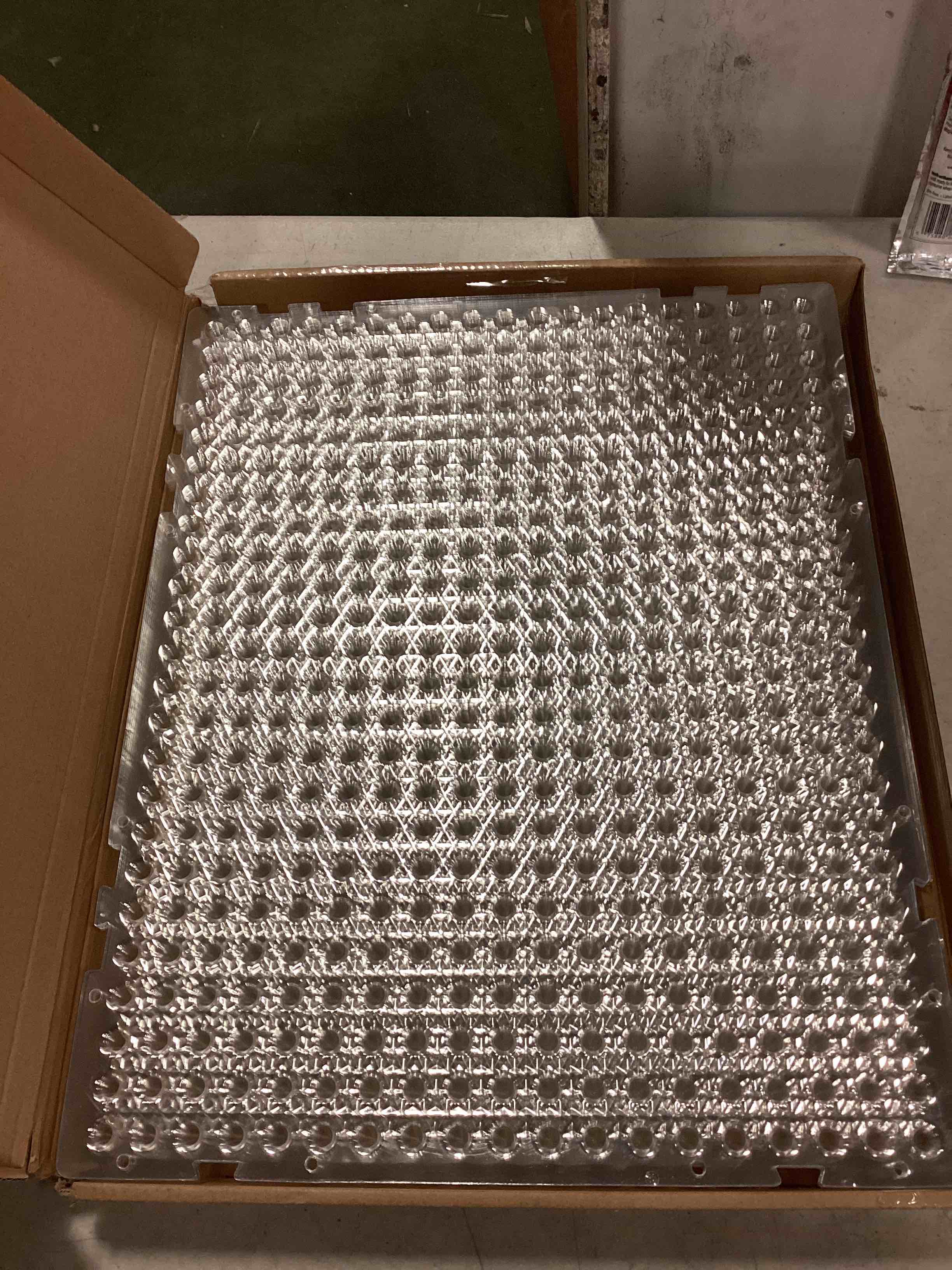 https://s3.amazonaws.com/lotting-images-prod/bidfta/RED6862737_1720638116998.jpeg