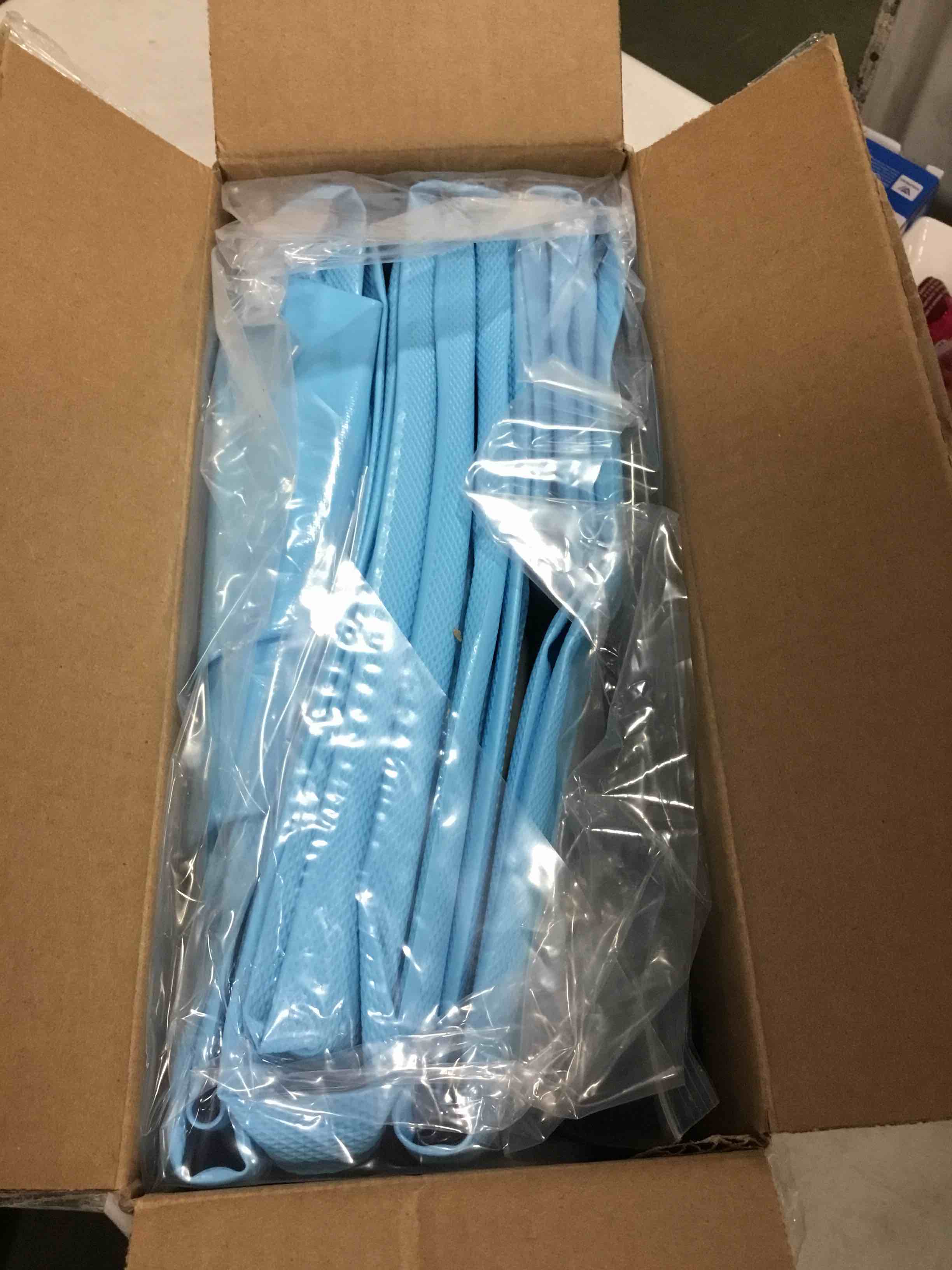 https://s3.amazonaws.com/lotting-images-prod/bidfta/RED6862894_1720655196182.jpeg
