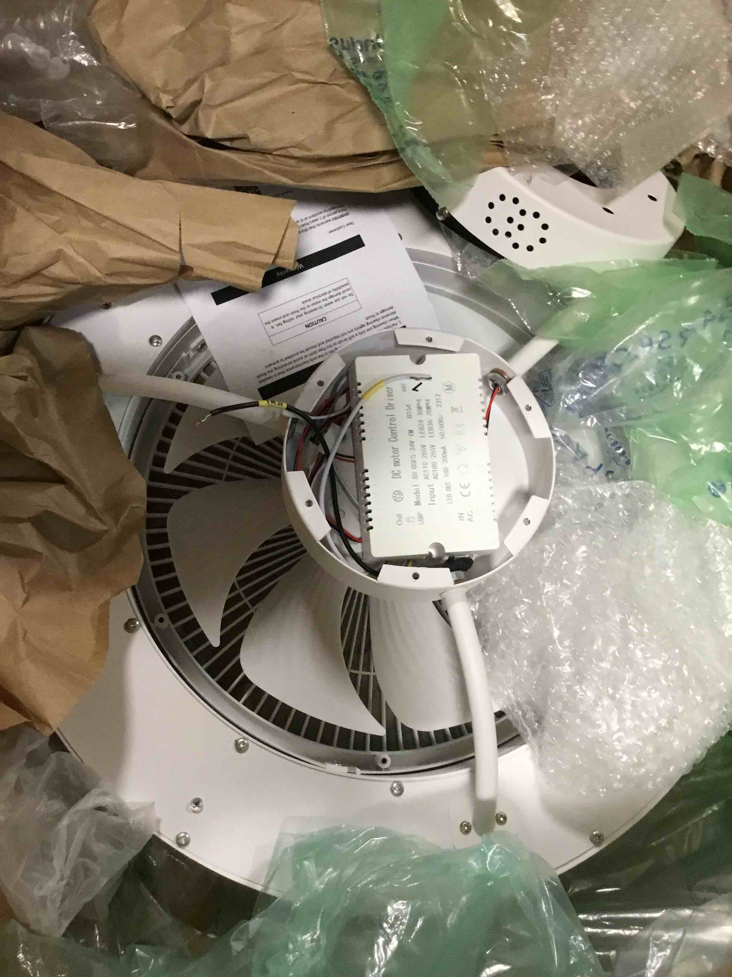 https://s3.amazonaws.com/lotting-images-prod/bidfta/RED6863256_1720443278687.jpeg