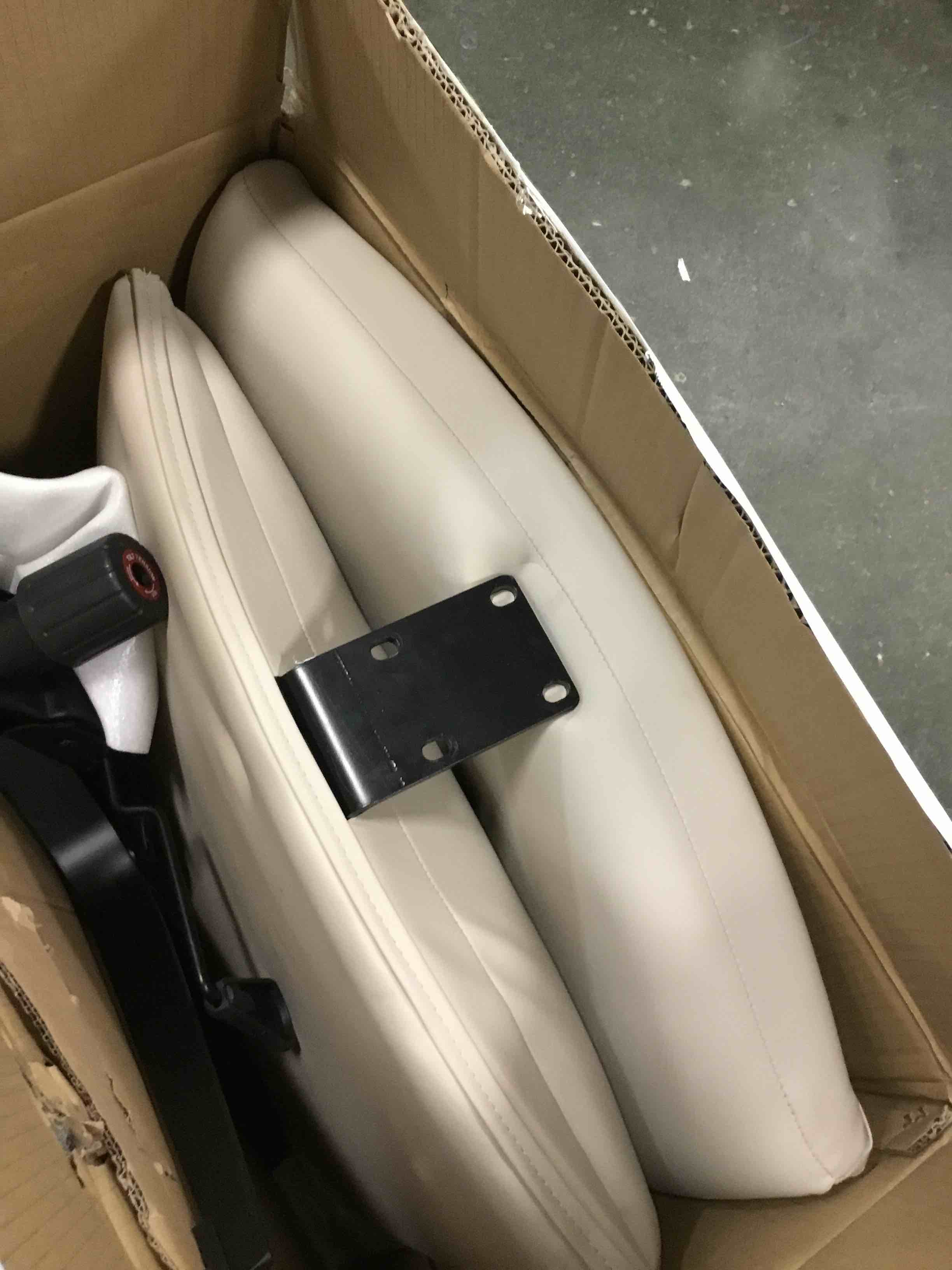 https://s3.amazonaws.com/lotting-images-prod/bidfta/RED6863275_1720444987365.jpeg