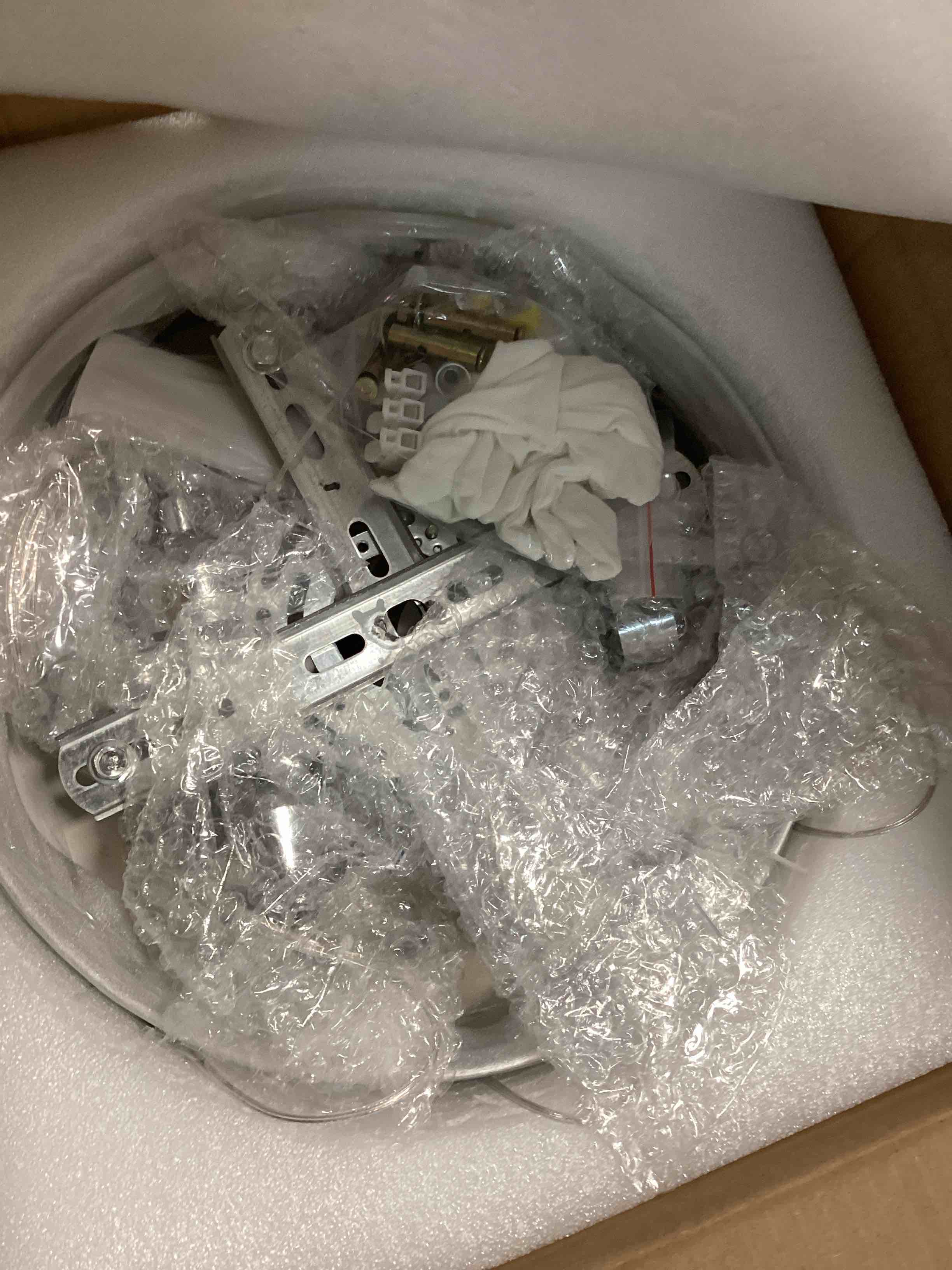 https://s3.amazonaws.com/lotting-images-prod/bidfta/RED6863466_1720532509331.jpeg