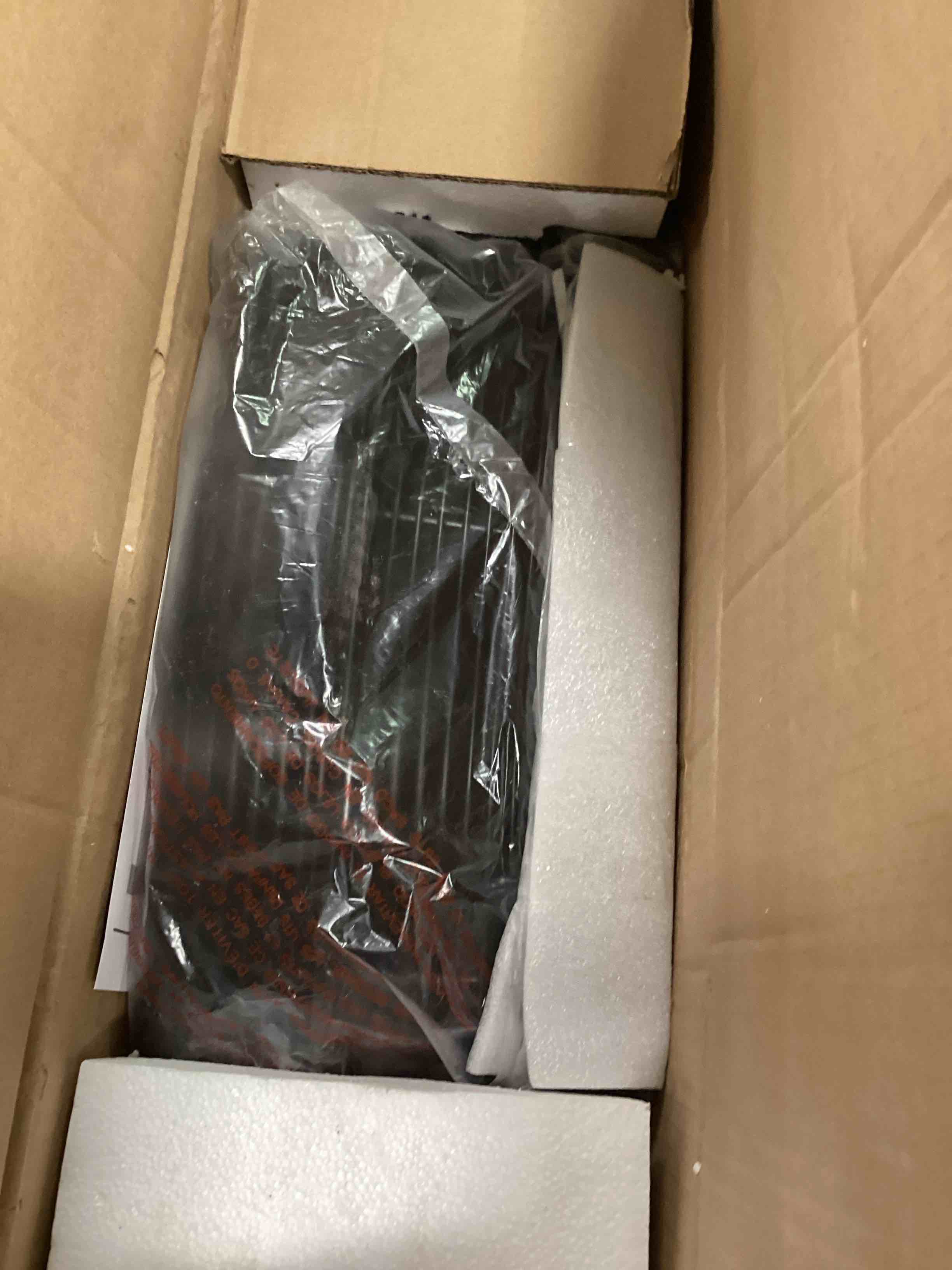 https://s3.amazonaws.com/lotting-images-prod/bidfta/RED6863565_1720548853729.jpeg