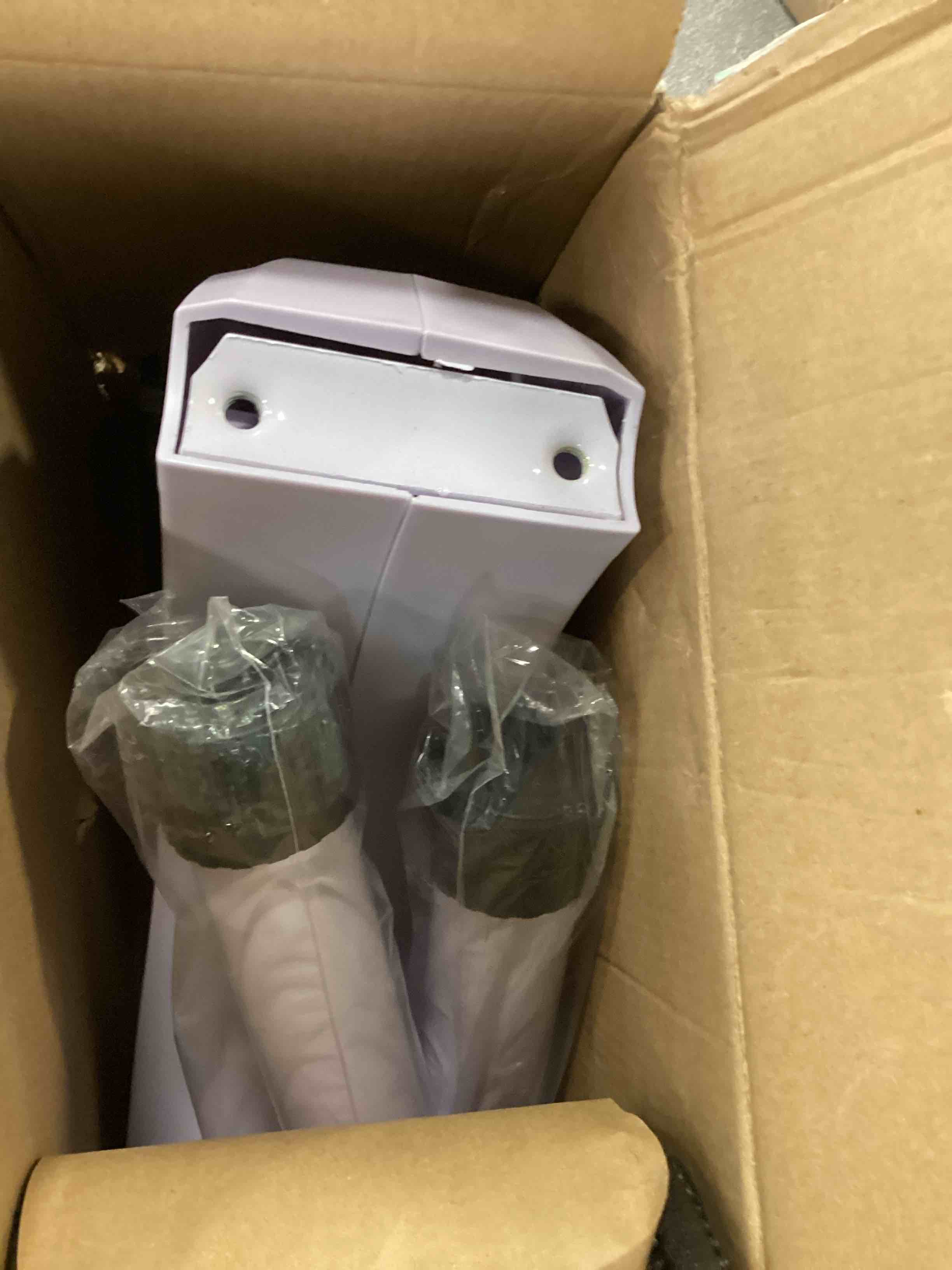 https://s3.amazonaws.com/lotting-images-prod/bidfta/RED6863874_1720726823998.jpeg