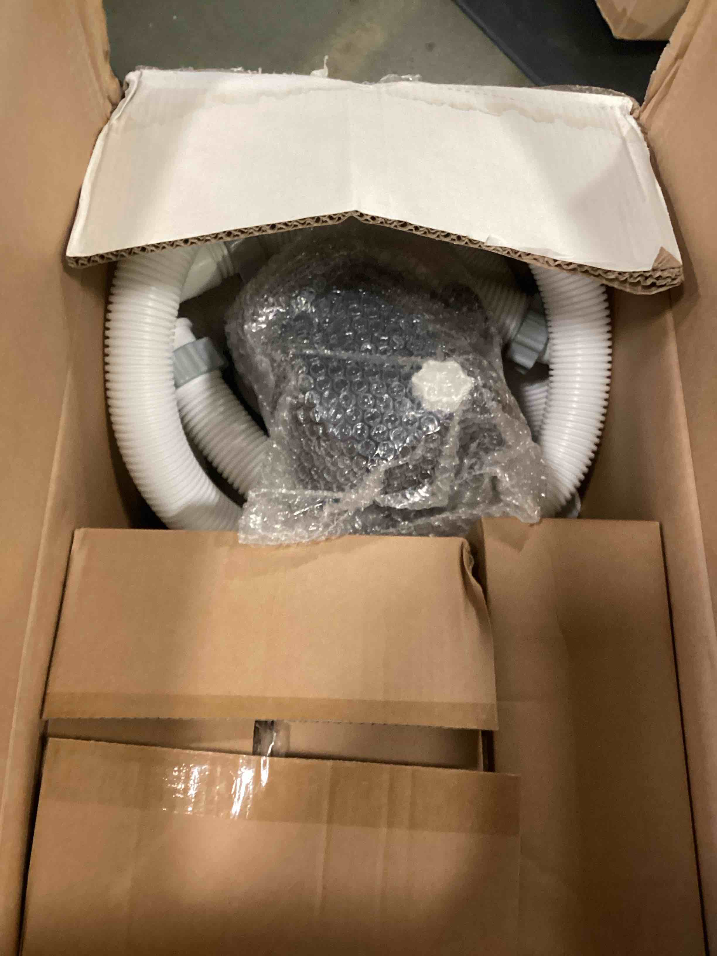https://s3.amazonaws.com/lotting-images-prod/bidfta/RED6864143_1721055345199.jpeg