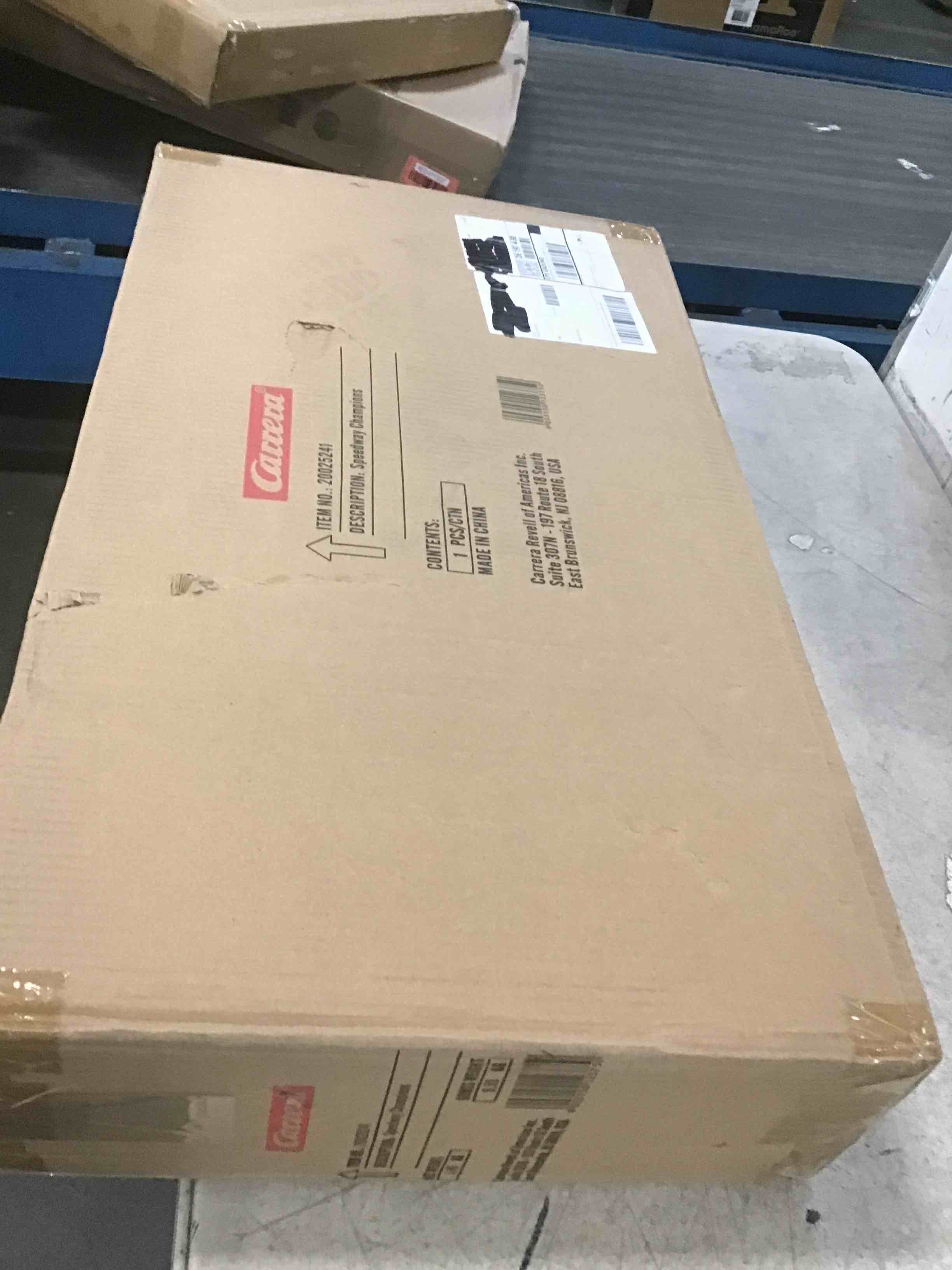 https://s3.amazonaws.com/lotting-images-prod/bidfta/RED6864486_1720438874913.jpeg