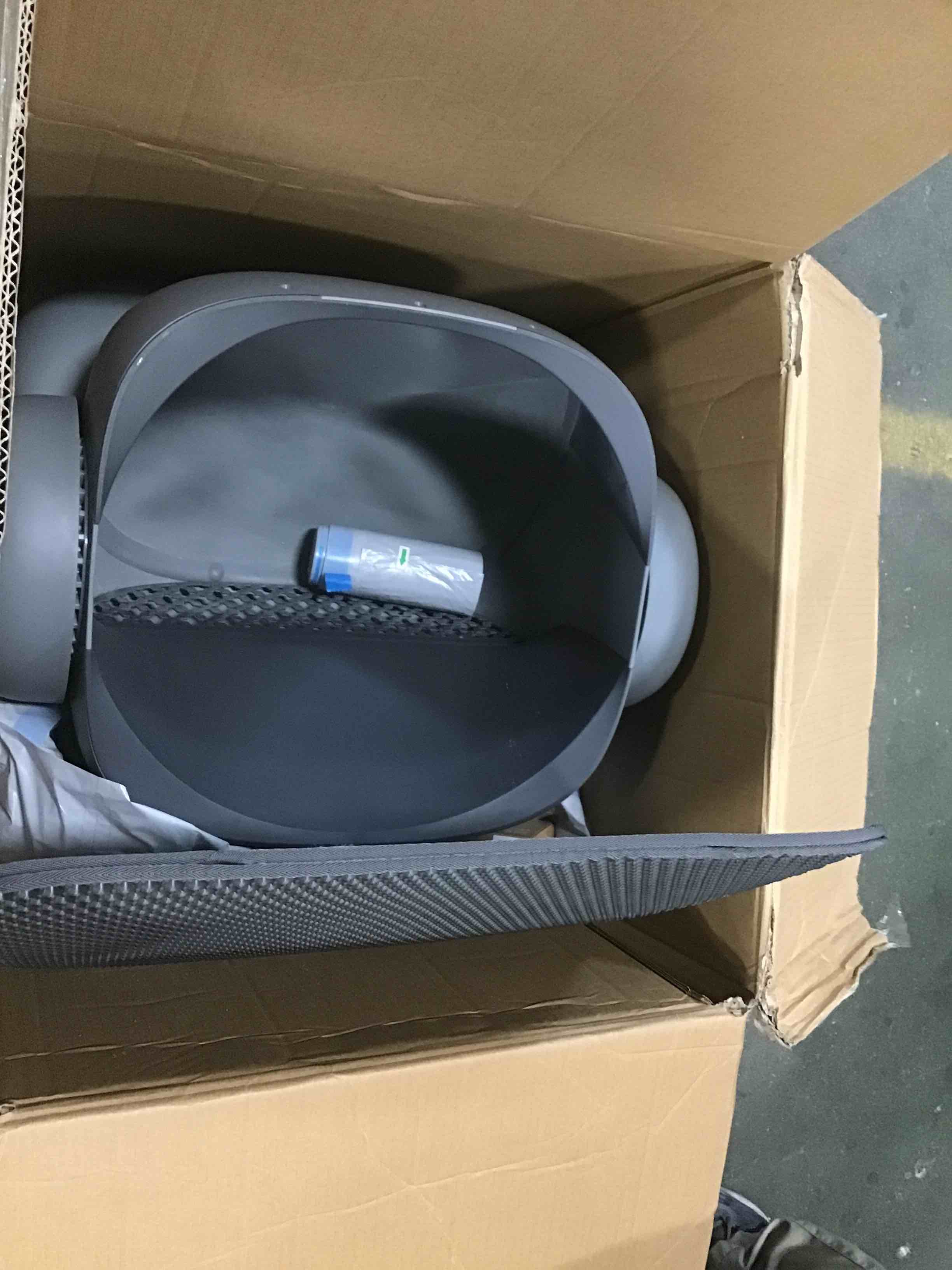 https://s3.amazonaws.com/lotting-images-prod/bidfta/RED6865108_1720545943754.jpeg