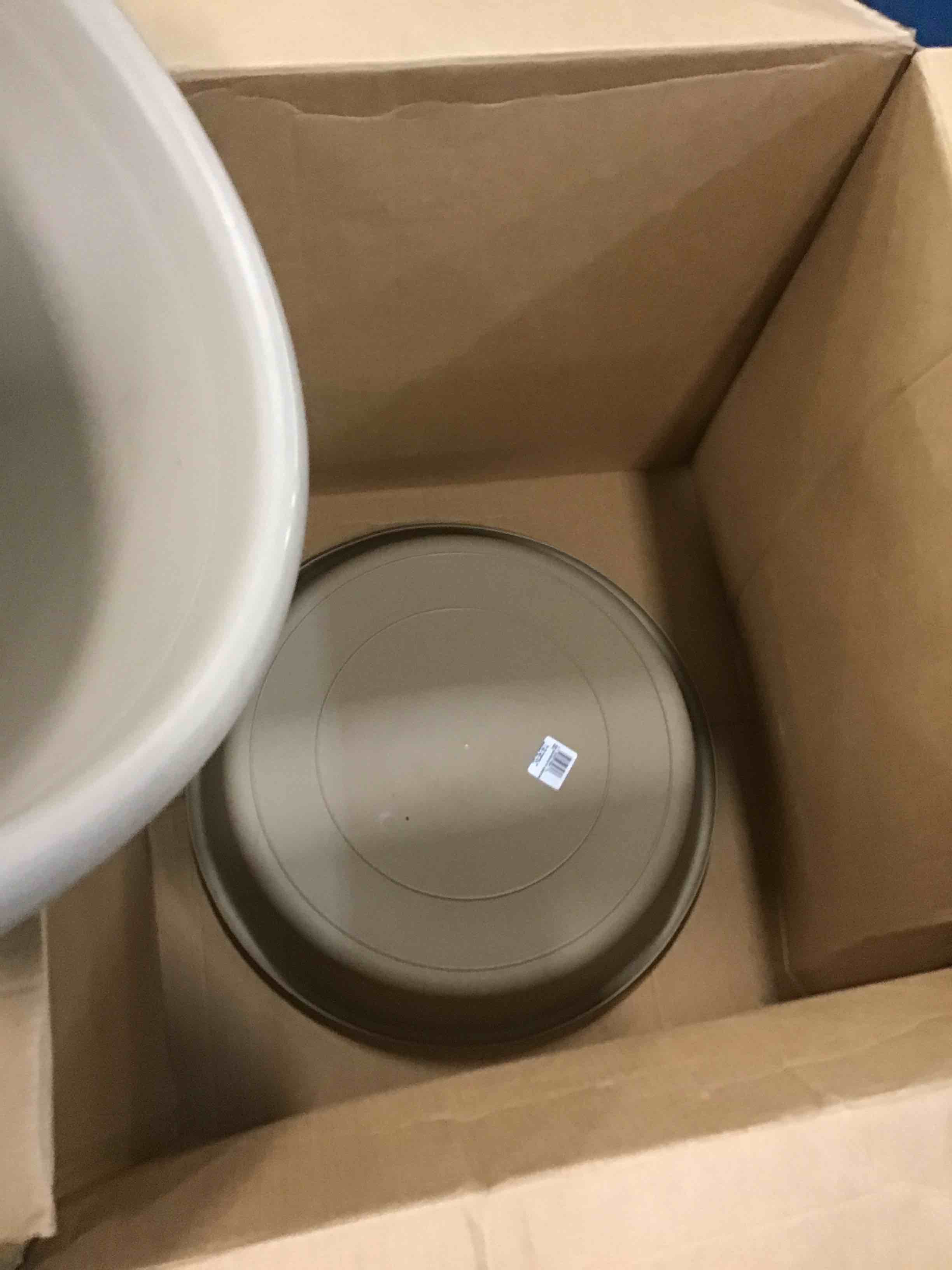 https://s3.amazonaws.com/lotting-images-prod/bidfta/RED6865264_1720624747934.jpeg