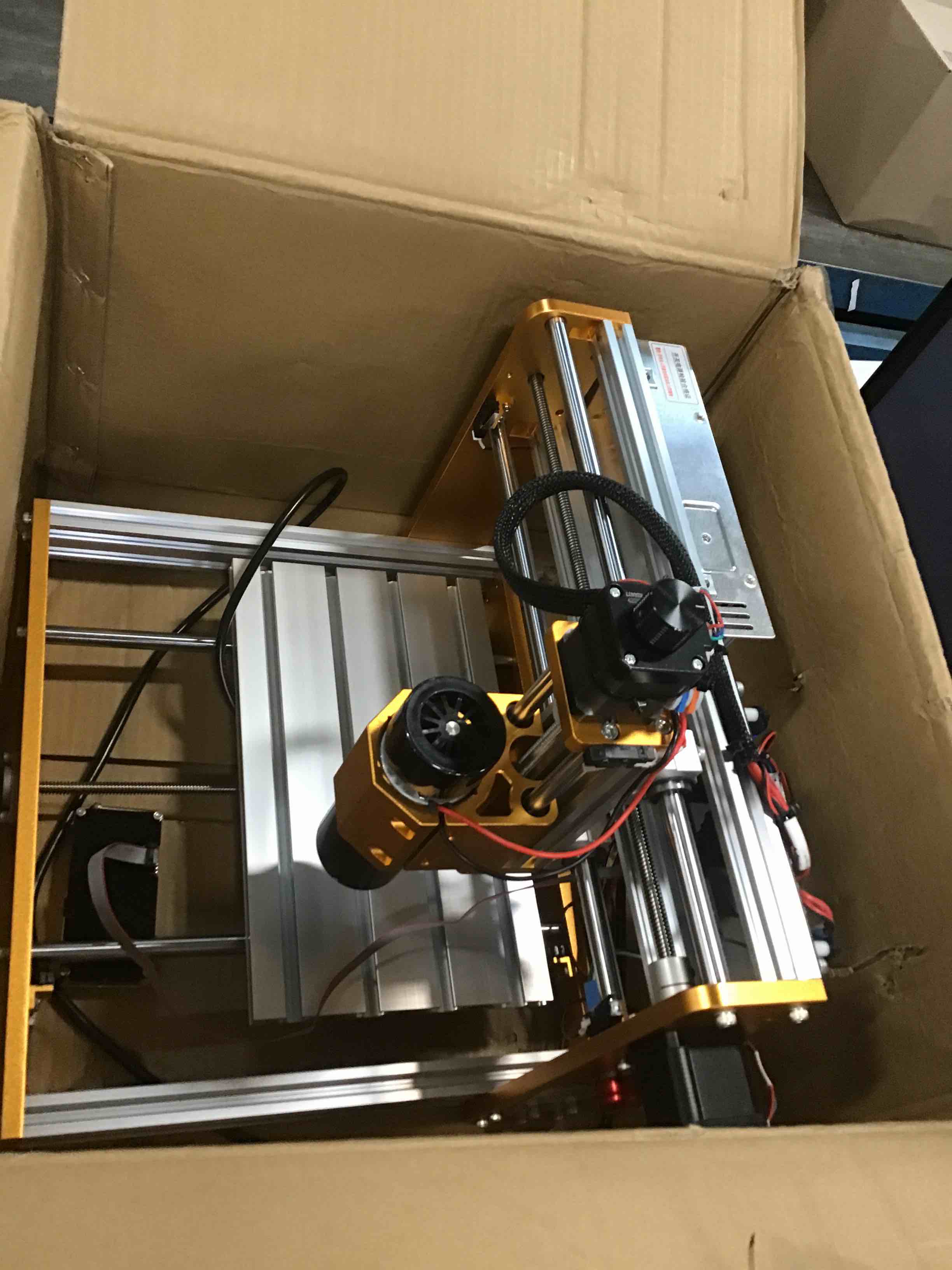 https://s3.amazonaws.com/lotting-images-prod/bidfta/RED6865276_1720627035105.jpeg