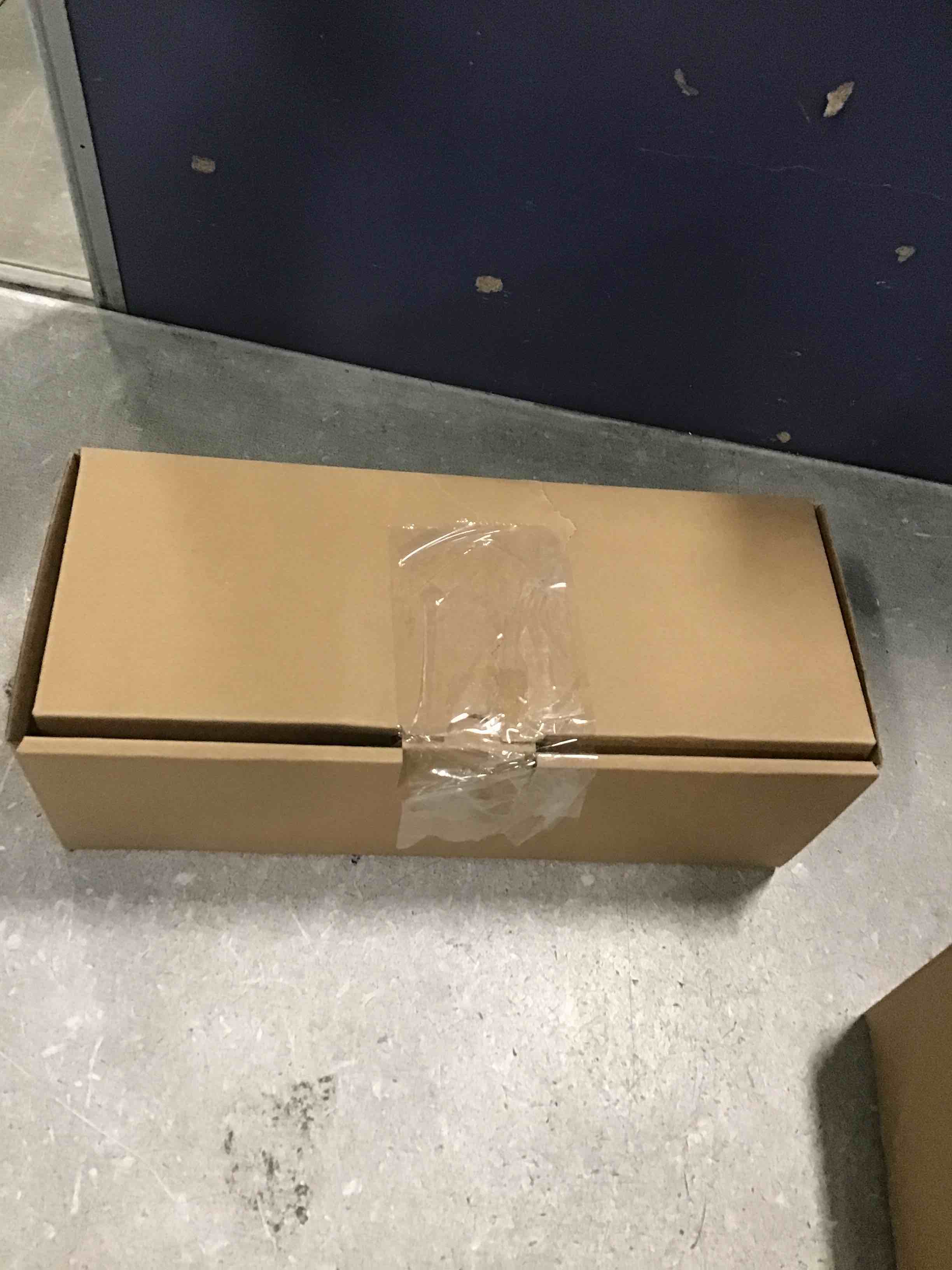 https://s3.amazonaws.com/lotting-images-prod/bidfta/RED6865509_1720704940792.jpeg