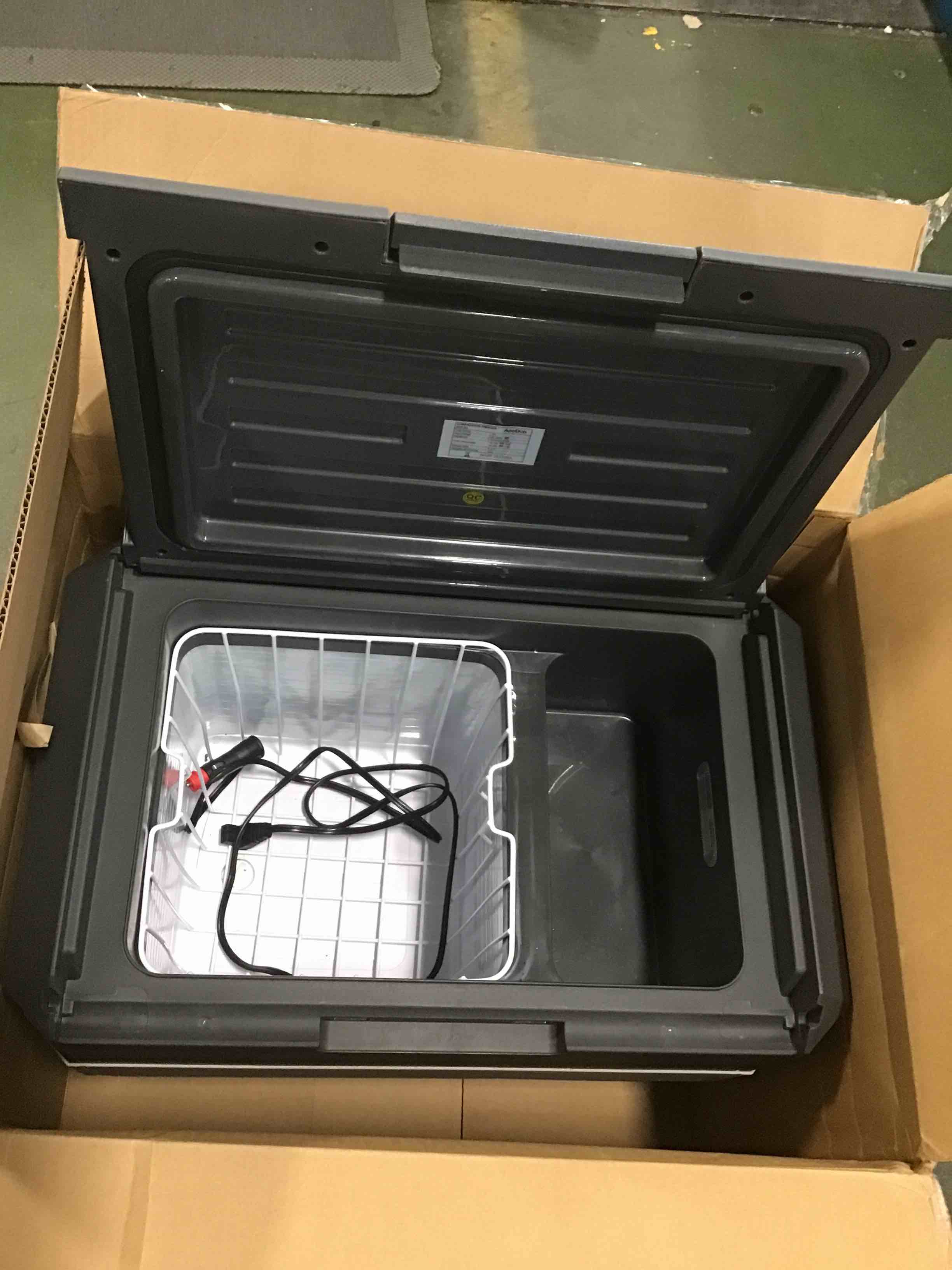 https://s3.amazonaws.com/lotting-images-prod/bidfta/RED6865714_1720788127523.jpeg