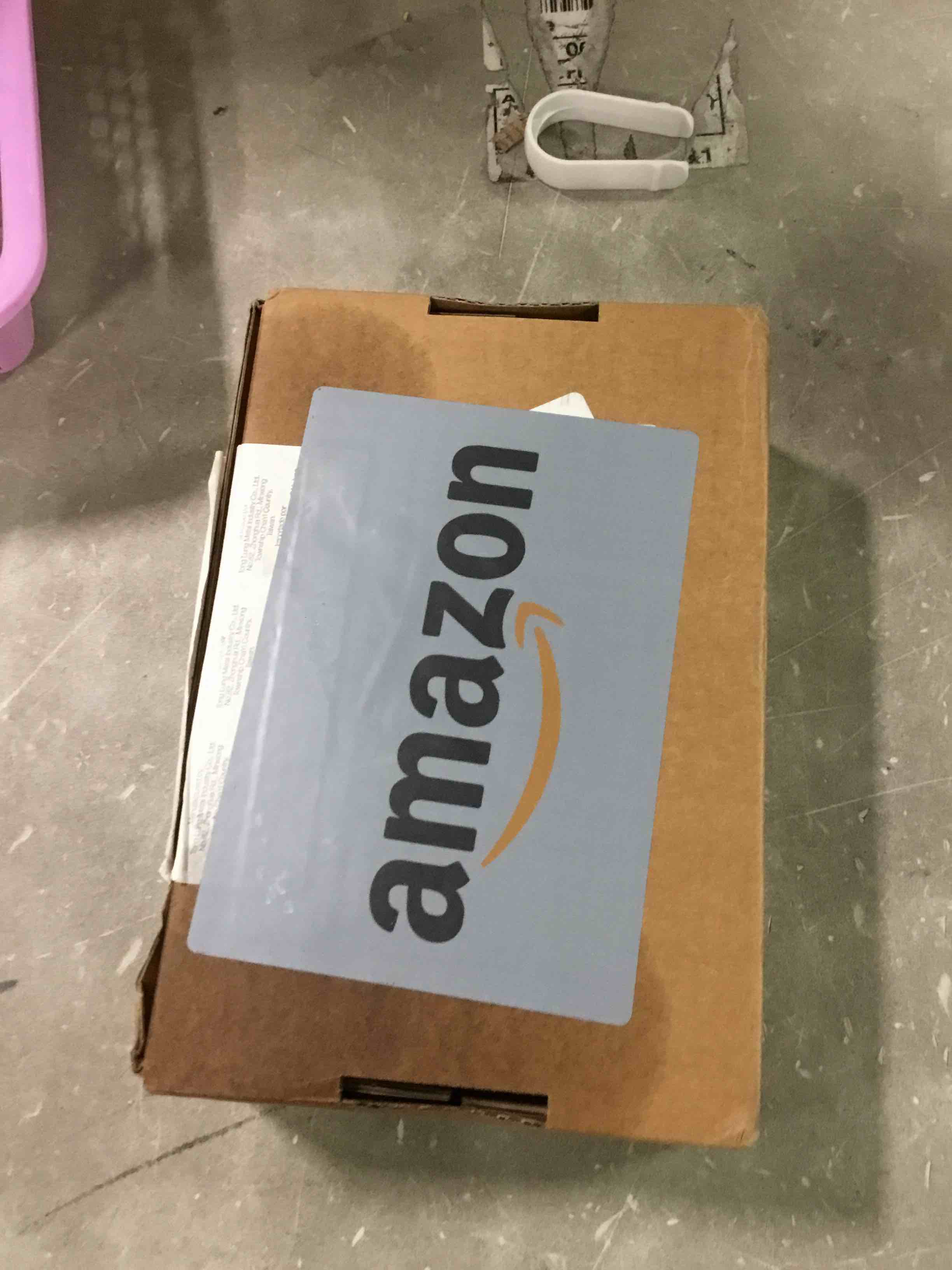 https://s3.amazonaws.com/lotting-images-prod/bidfta/RED6866135_1720577161147.jpeg