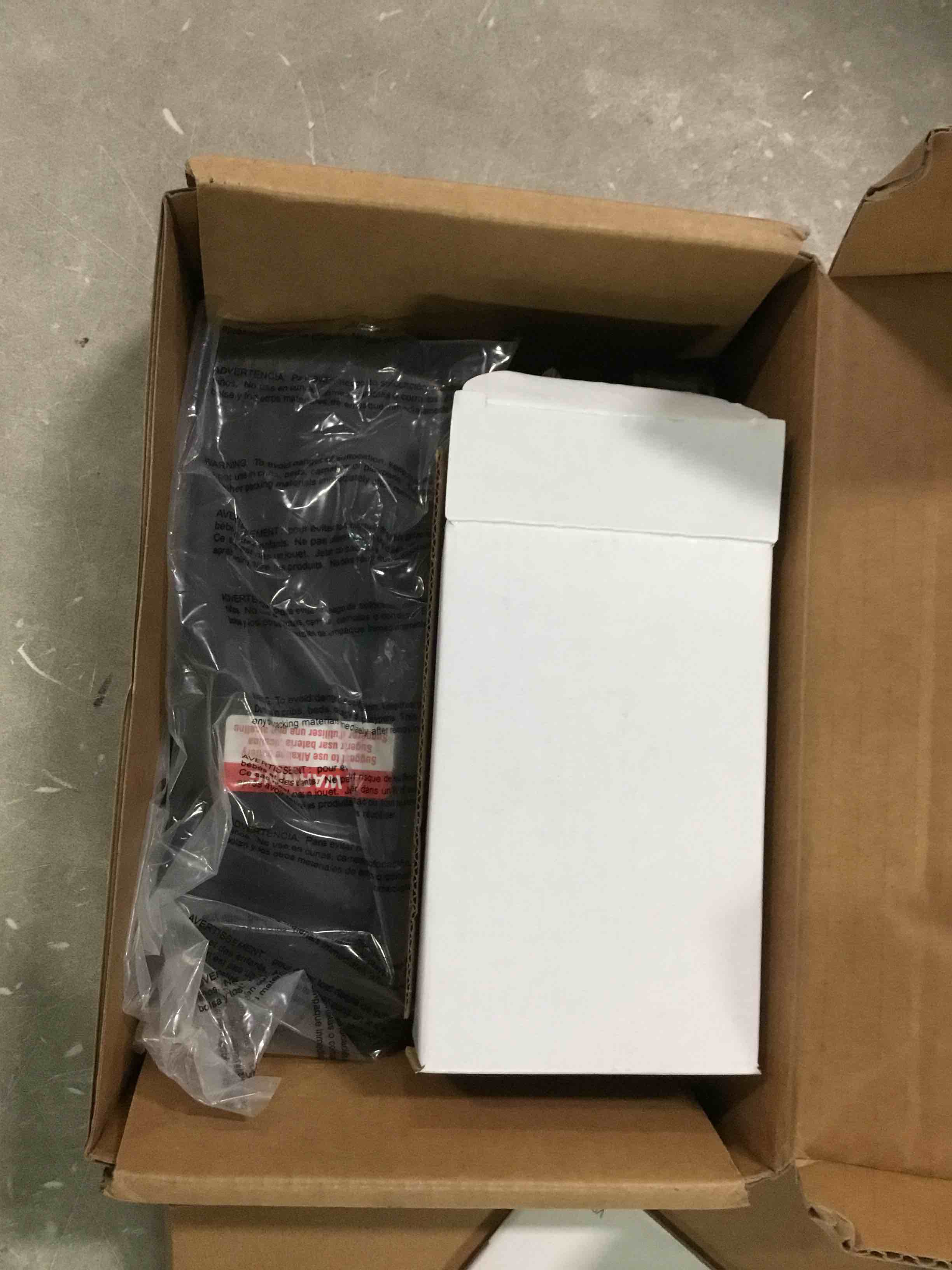 https://s3.amazonaws.com/lotting-images-prod/bidfta/RED6866135_1720577196500.jpeg
