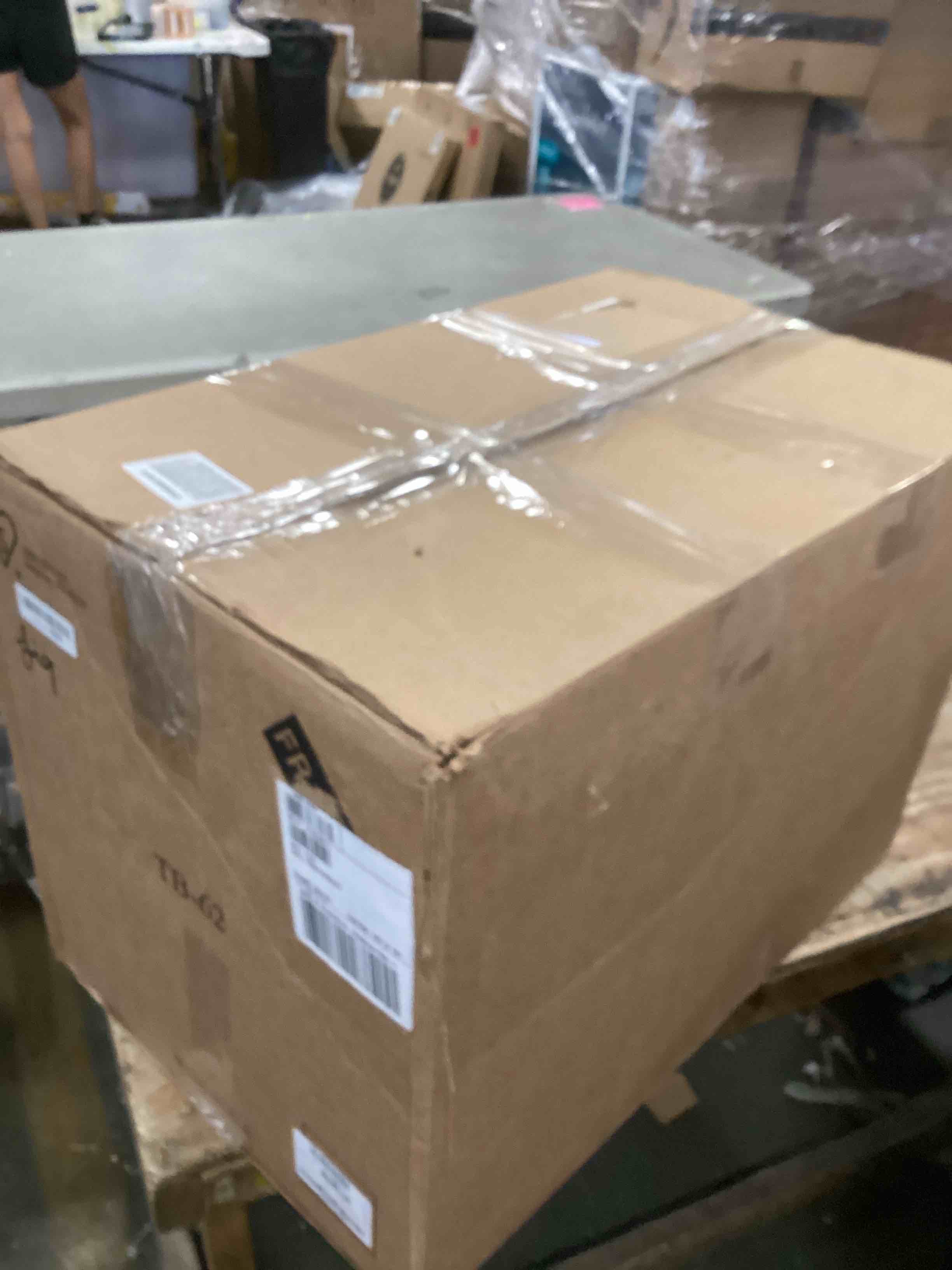 https://s3.amazonaws.com/lotting-images-prod/bidfta/RED6866481_1722257078762.jpeg