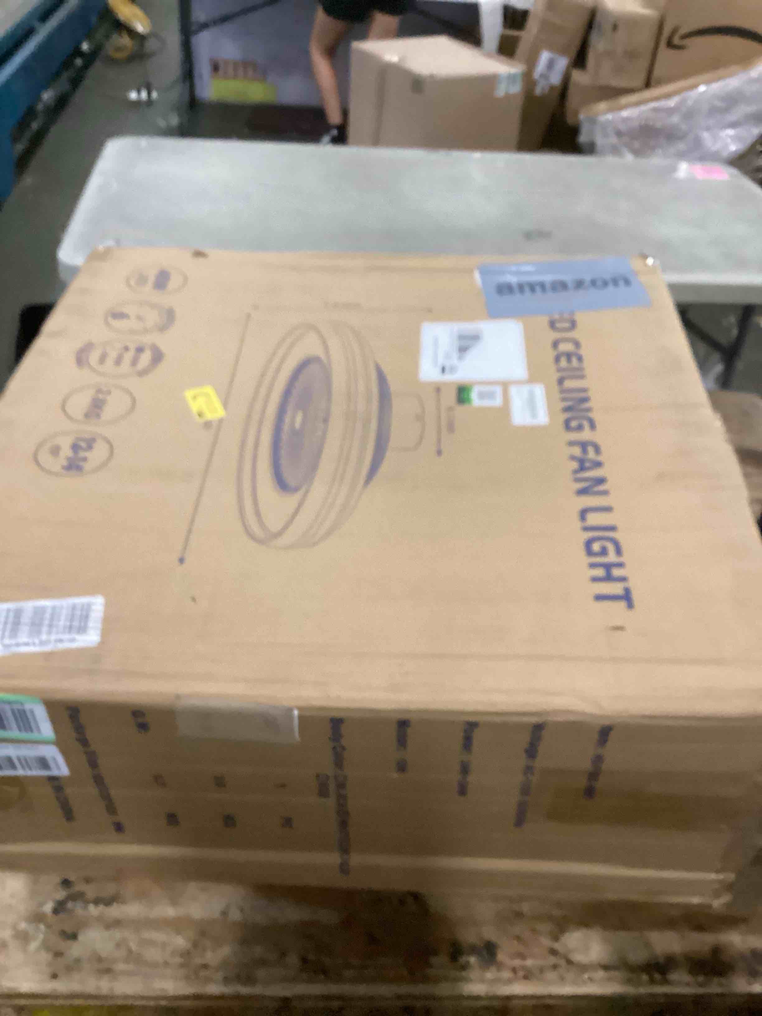 https://s3.amazonaws.com/lotting-images-prod/bidfta/RED6866564_1722270323207.jpeg
