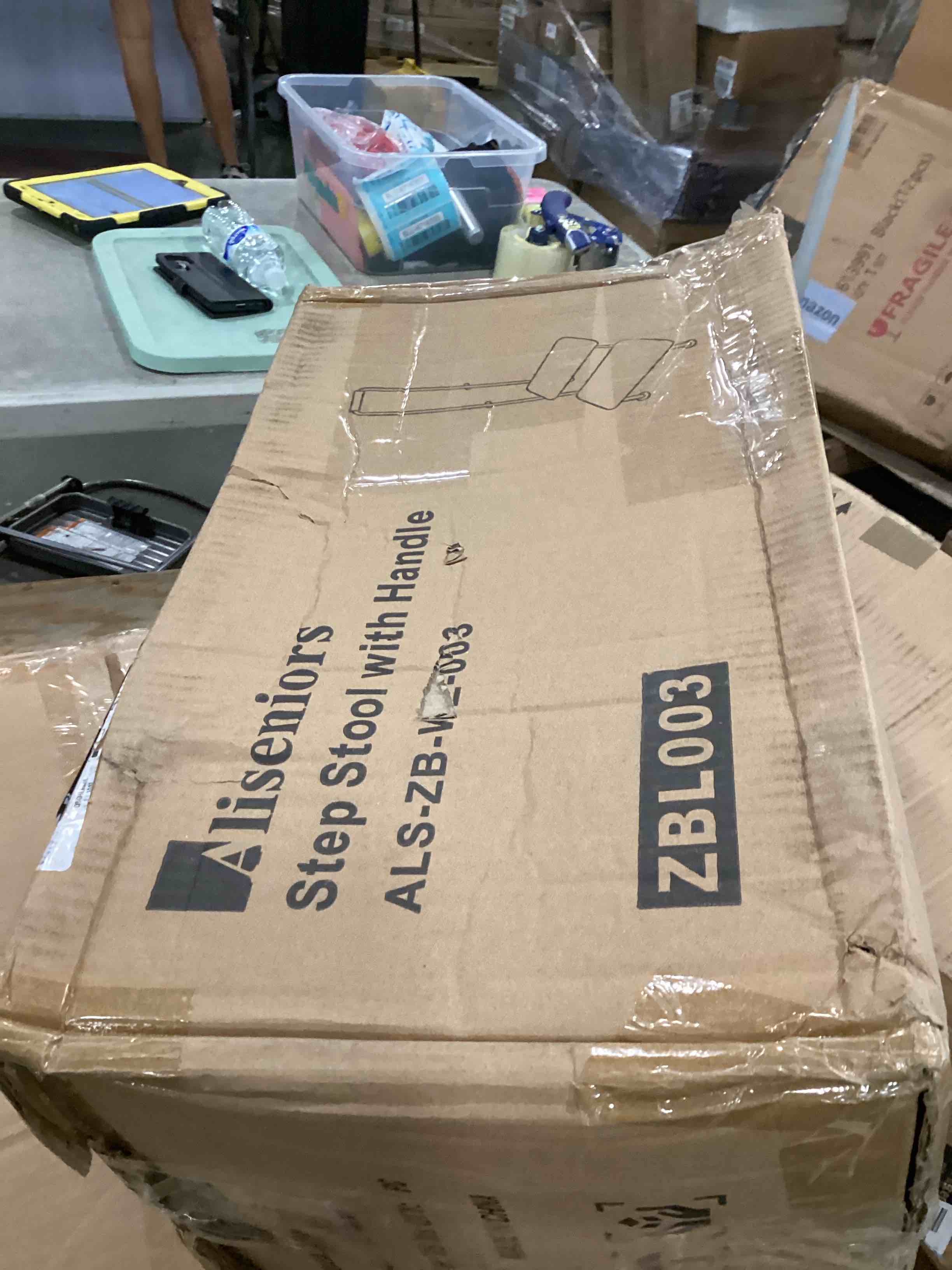 https://s3.amazonaws.com/lotting-images-prod/bidfta/RED6866940_1722427453547.jpeg