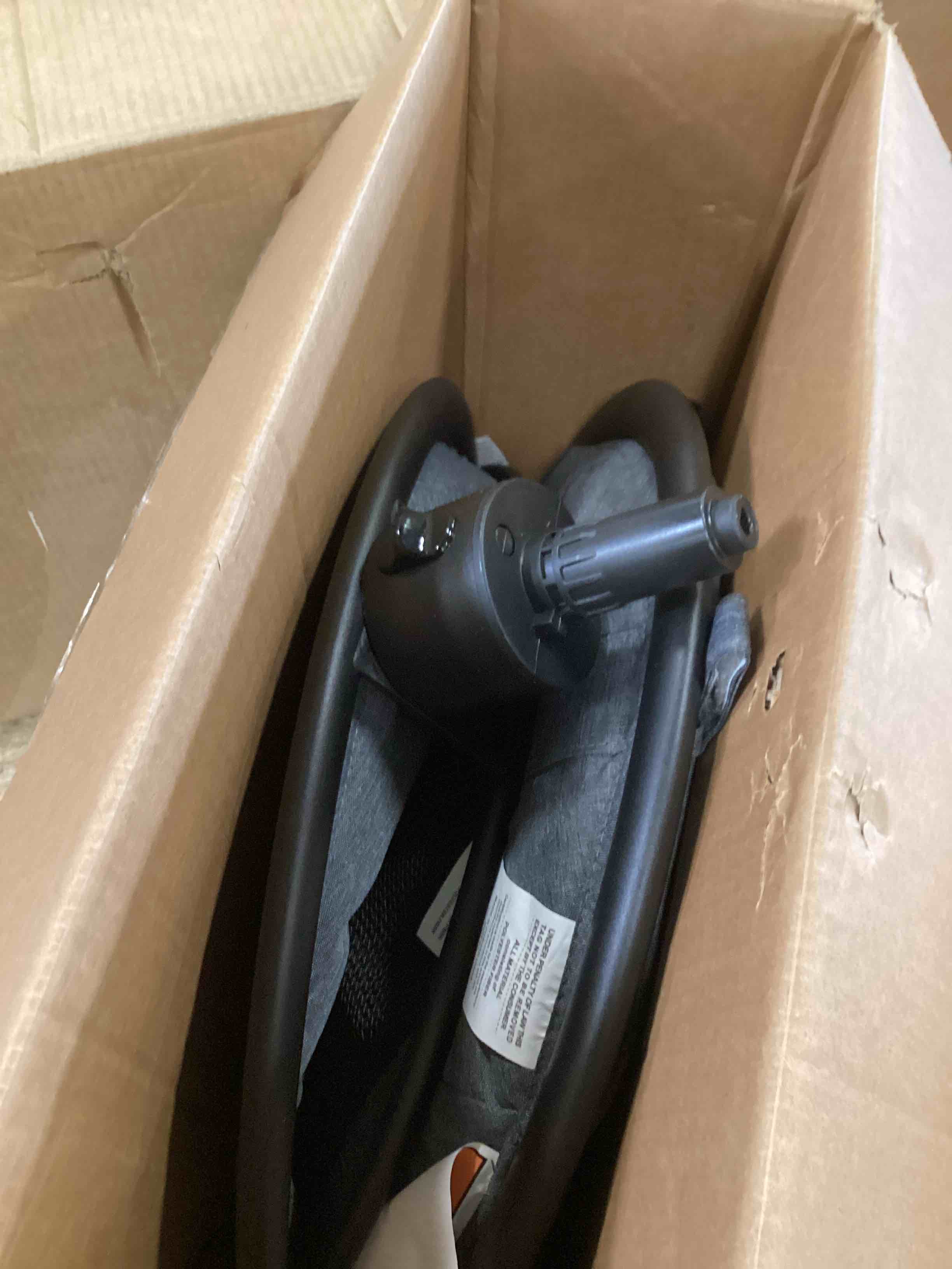 https://s3.amazonaws.com/lotting-images-prod/bidfta/RED6867064_1722443230871.jpeg