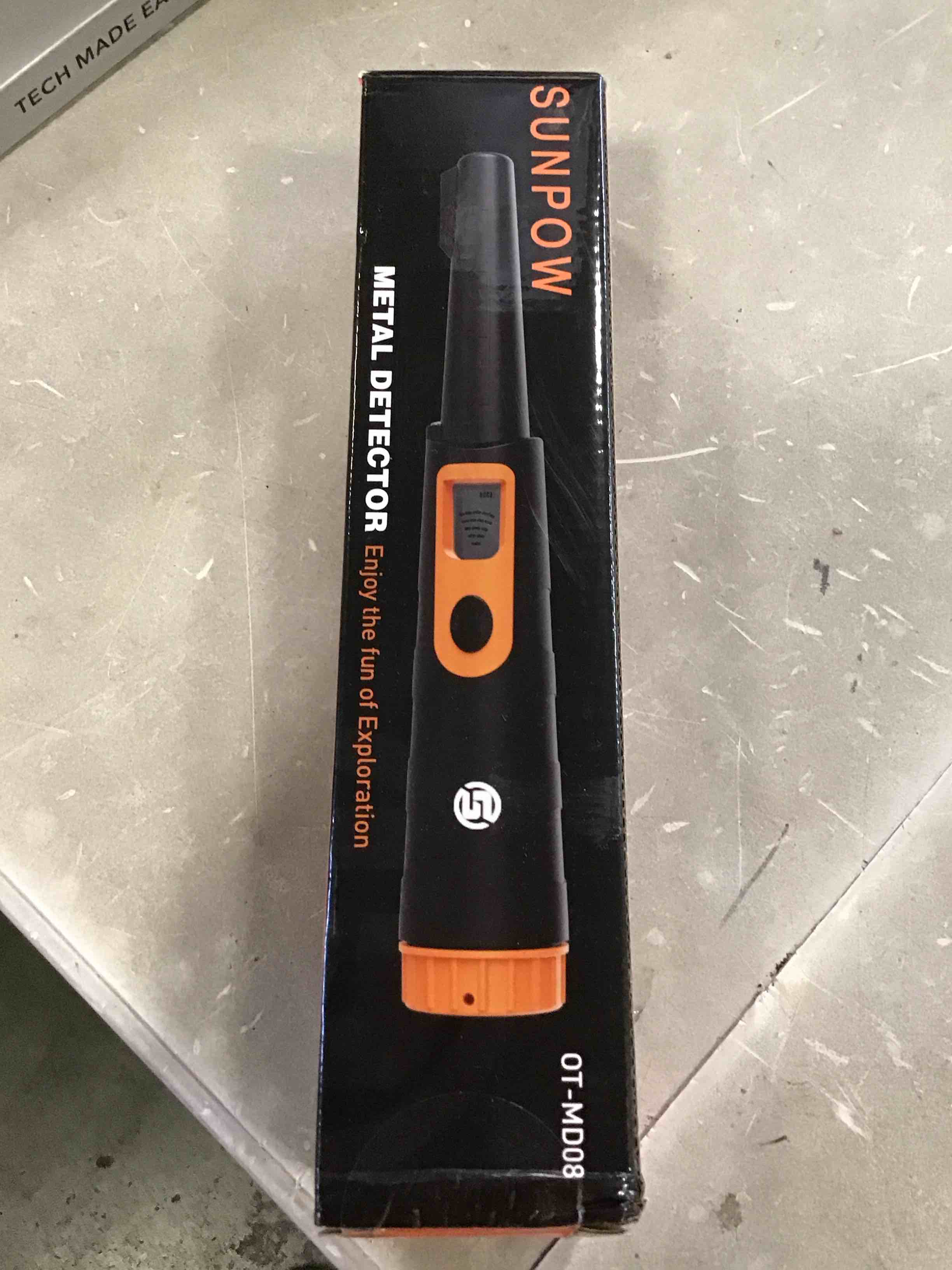 https://s3.amazonaws.com/lotting-images-prod/bidfta/RED6867447_1719495403009.jpeg