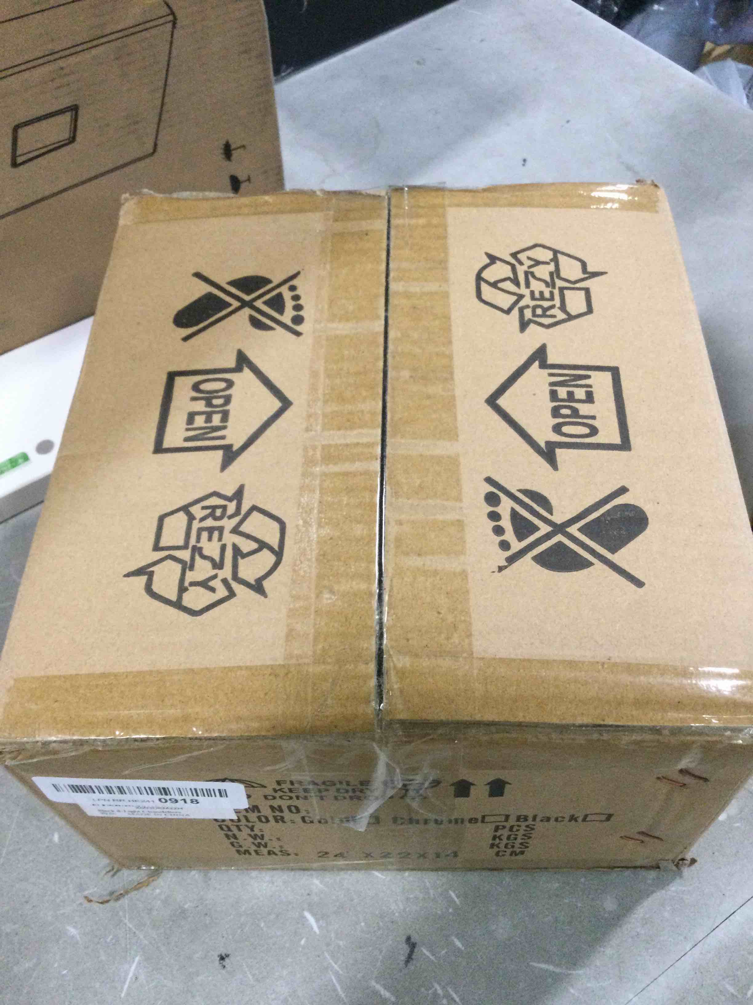 https://s3.amazonaws.com/lotting-images-prod/bidfta/RED6867797_1719595198482.jpeg