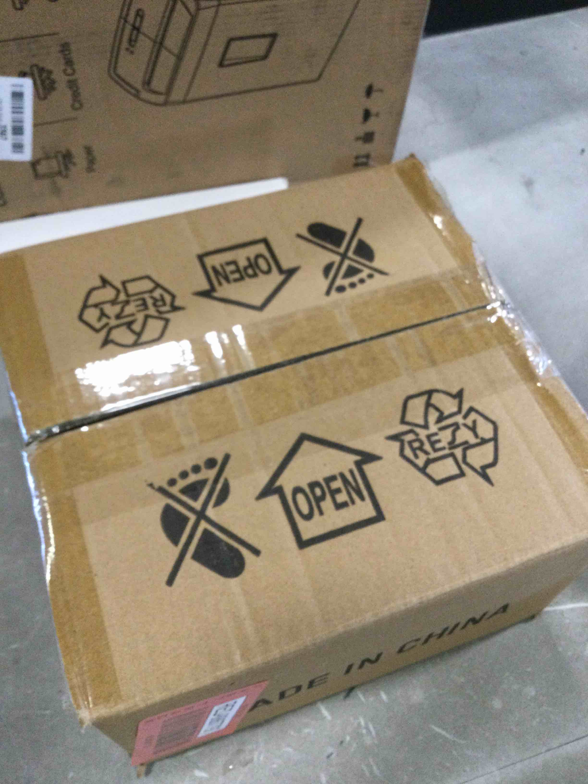 https://s3.amazonaws.com/lotting-images-prod/bidfta/RED6867797_1719595361491.jpeg