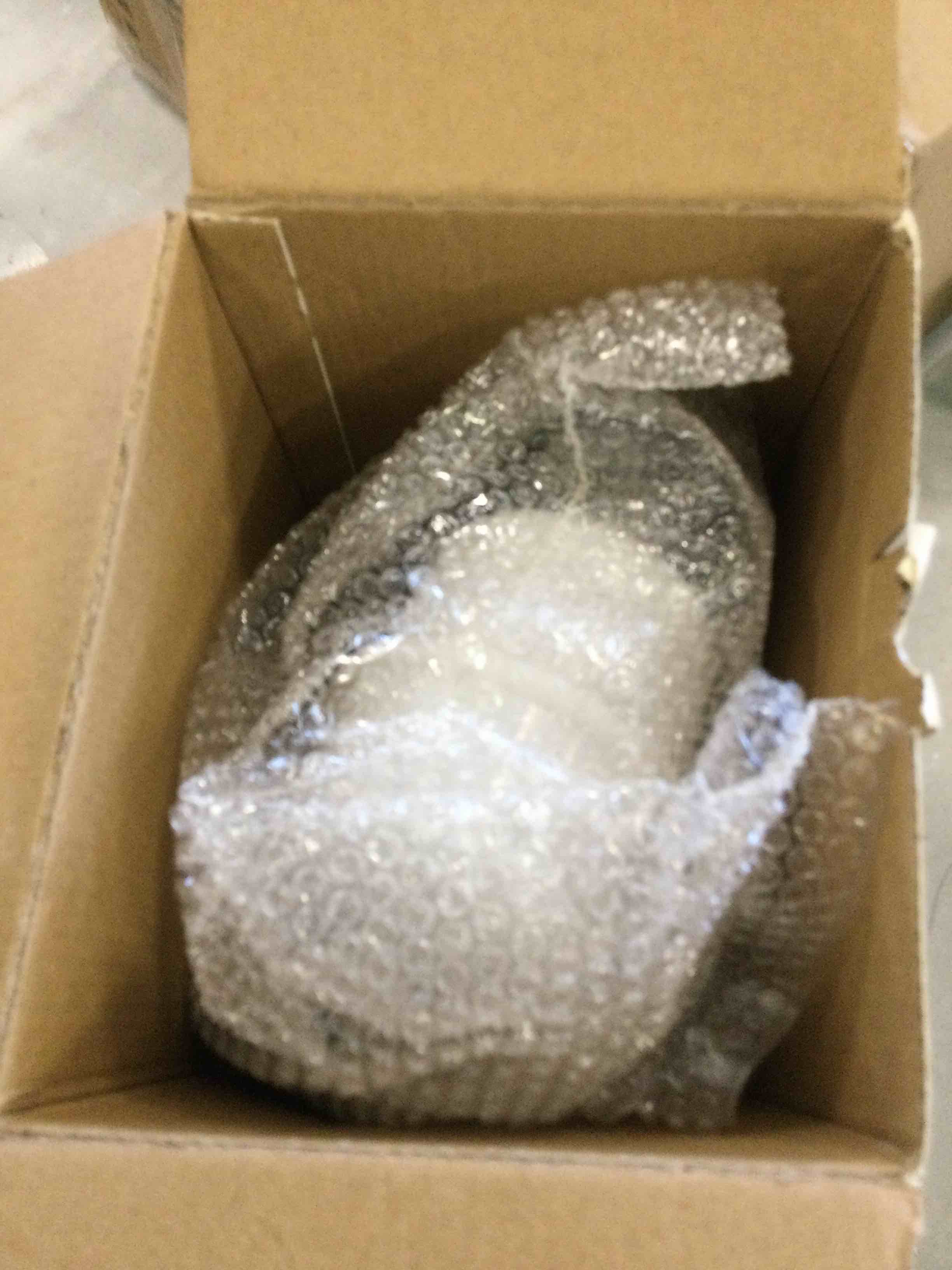 https://s3.amazonaws.com/lotting-images-prod/bidfta/RED6867821_1719597673521.jpeg